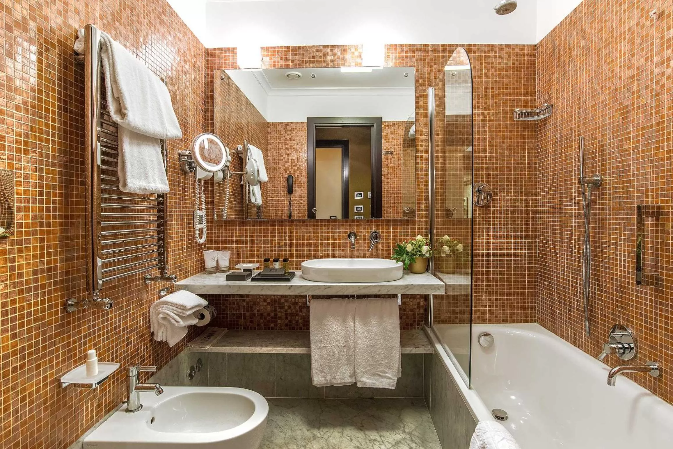 Shower in Albergo del Senato