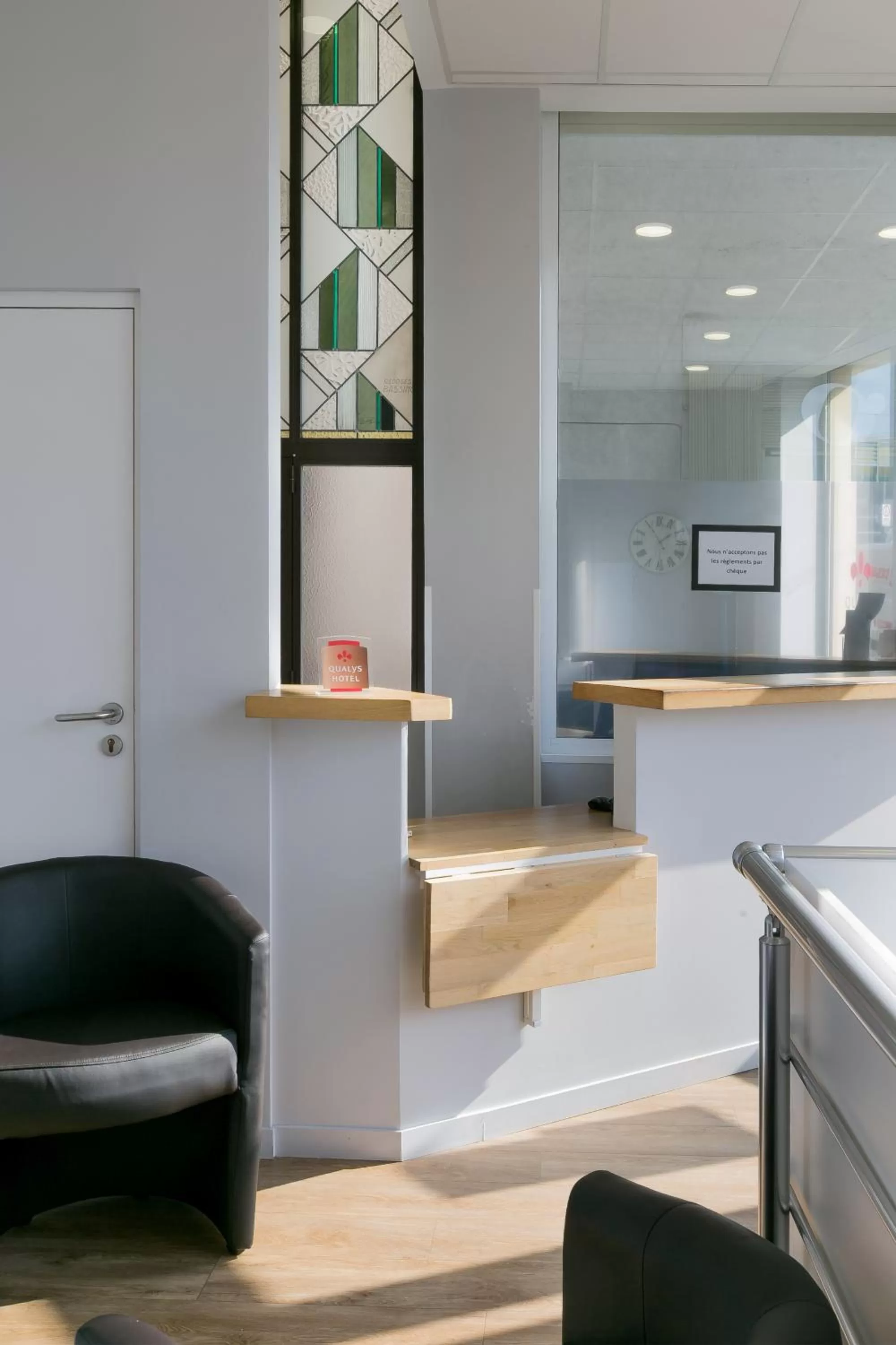 Communal lounge/ TV room in Hotel Foch Nancy Gare