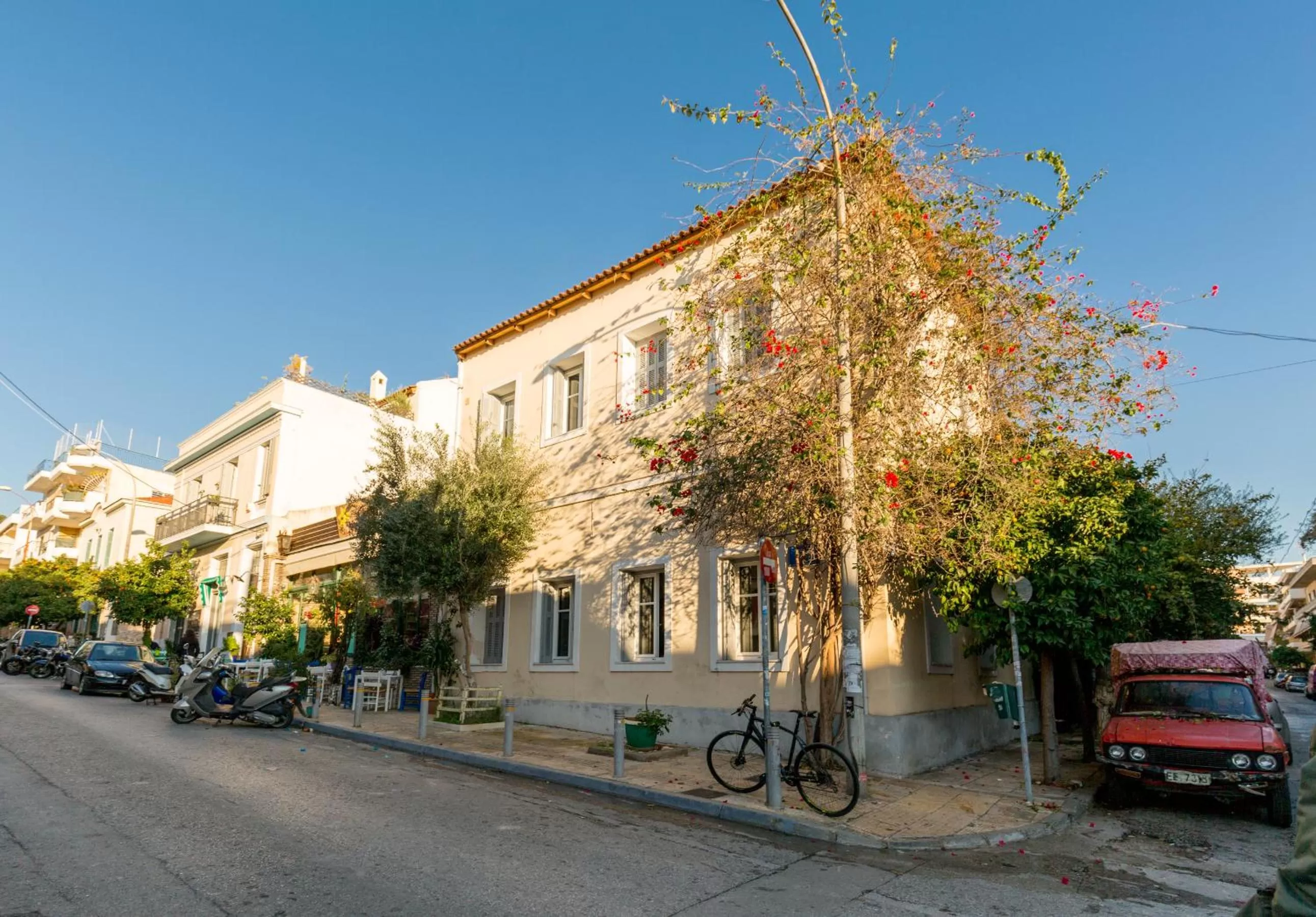 Neighbourhood in Troon of Athens Apartments