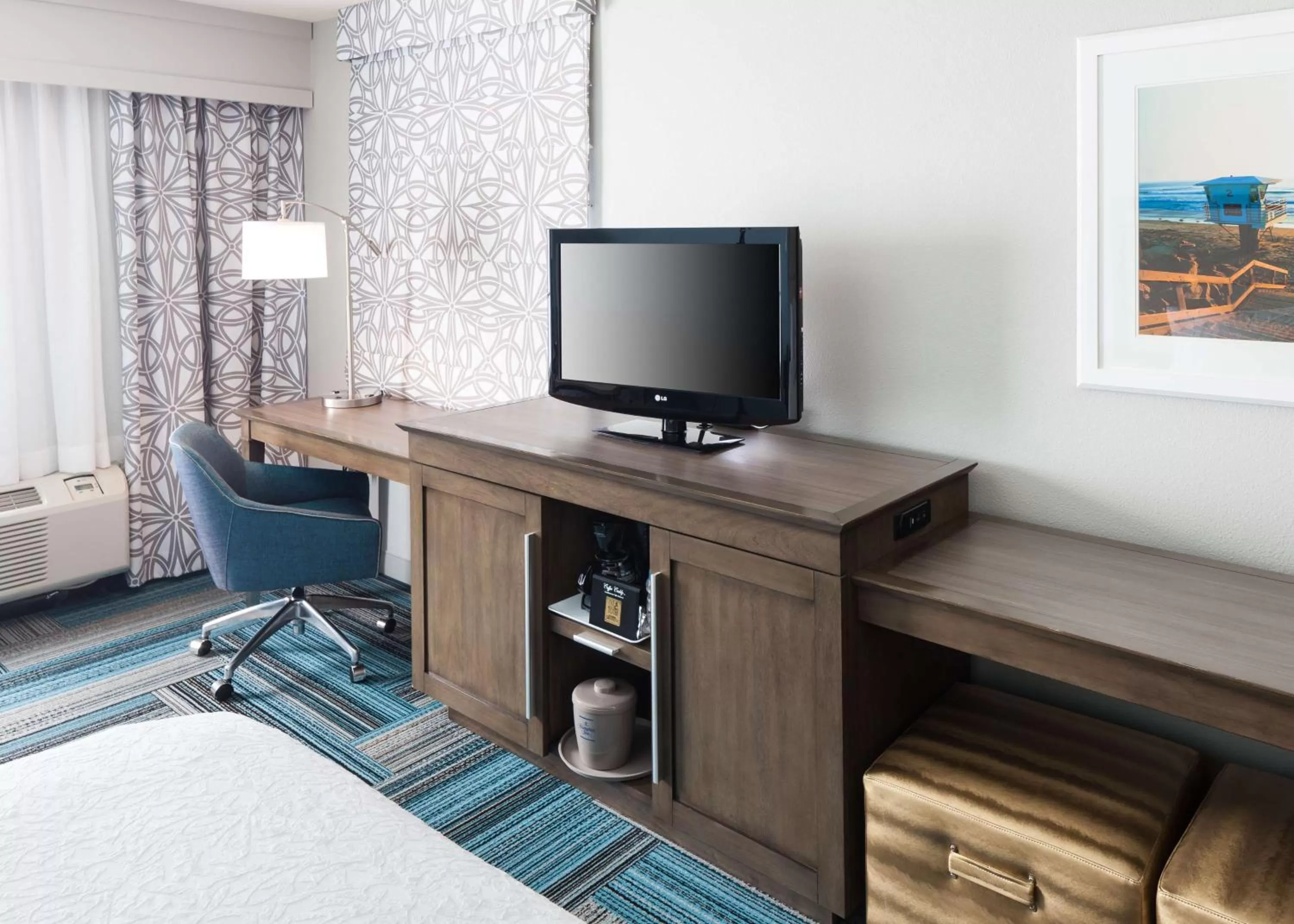 Bed in Hampton Inn San Diego Downtown