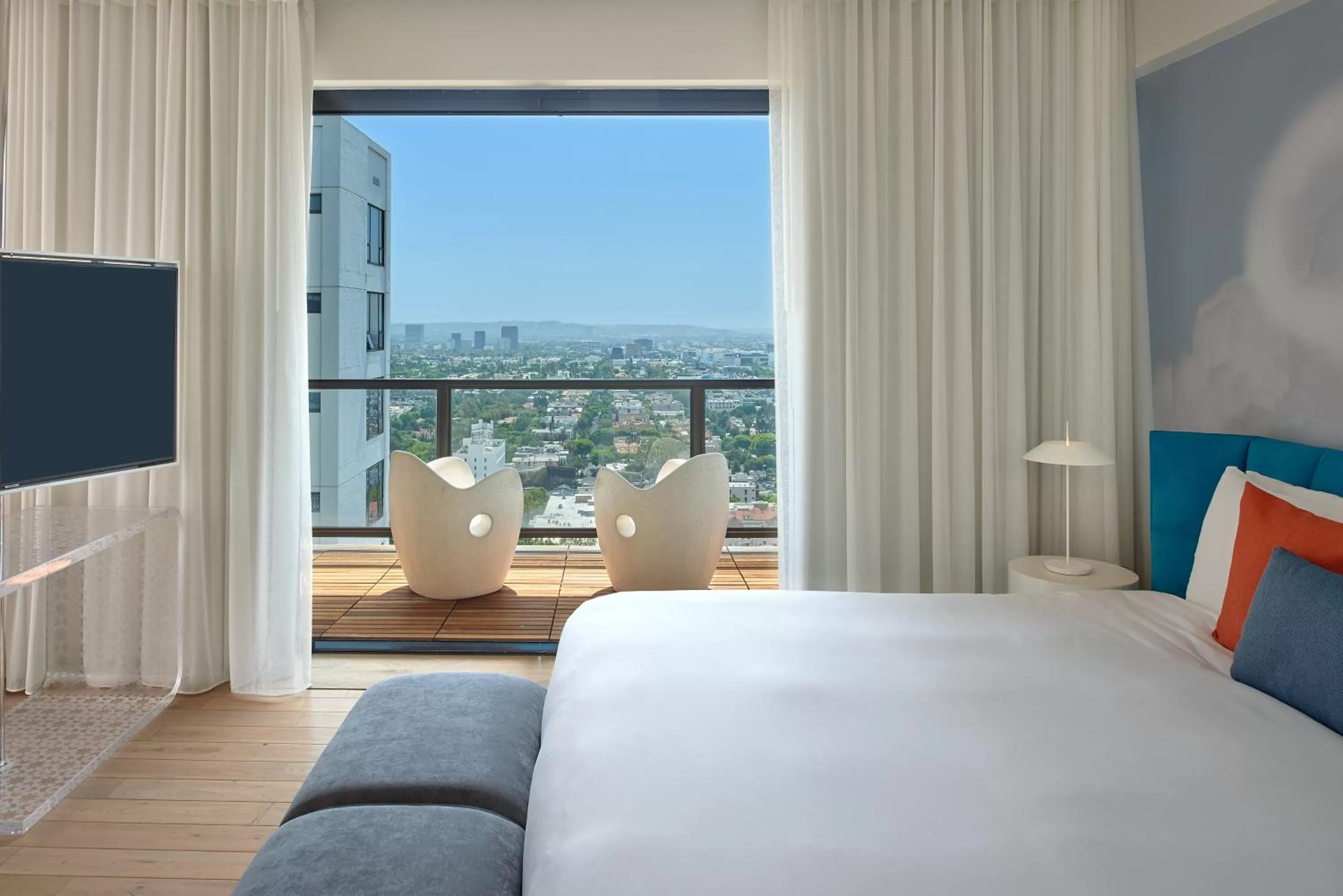 City view, Bed in Mondrian Los Angeles