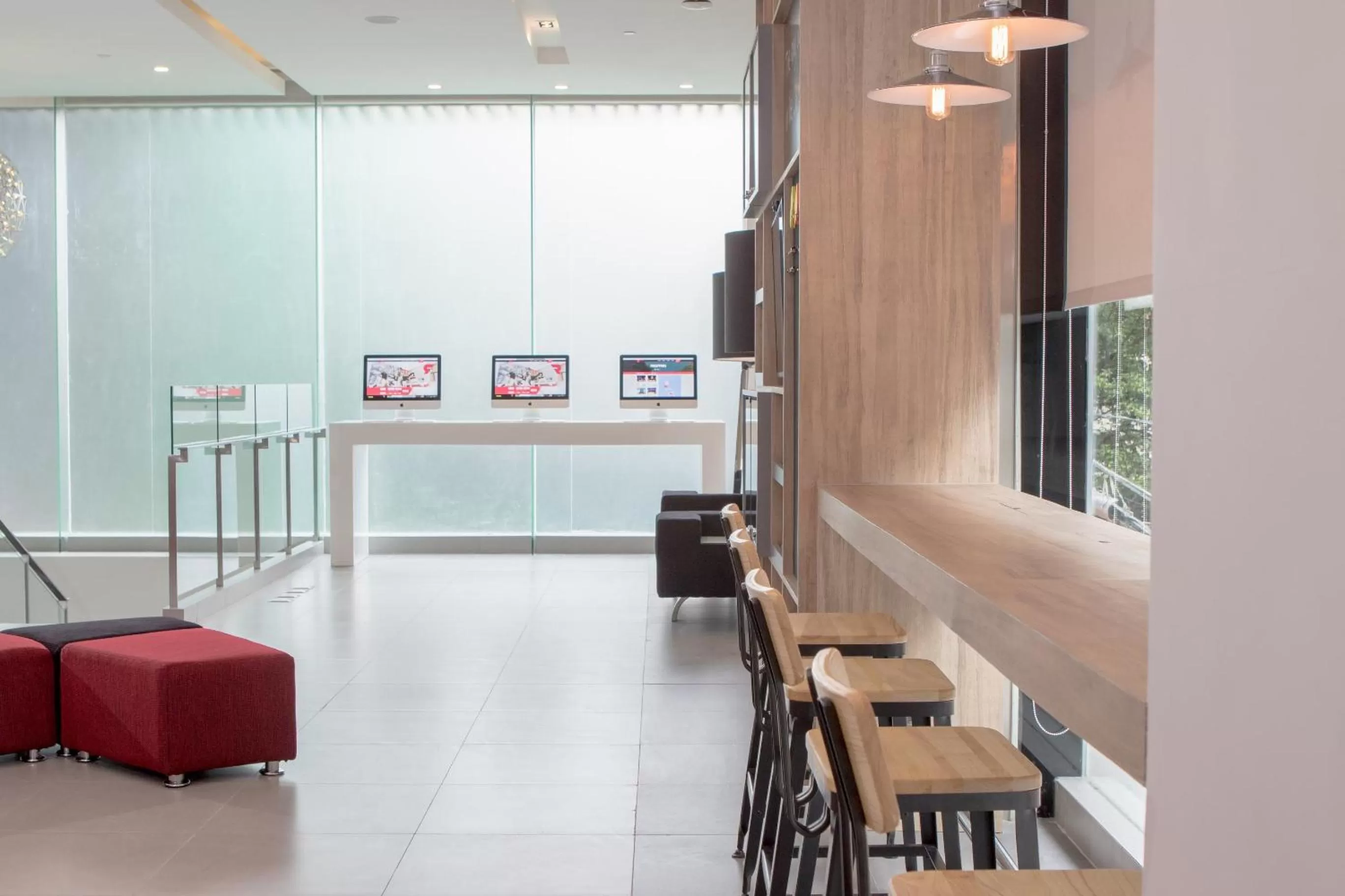 Lobby or reception in Red Planet Manila Bay