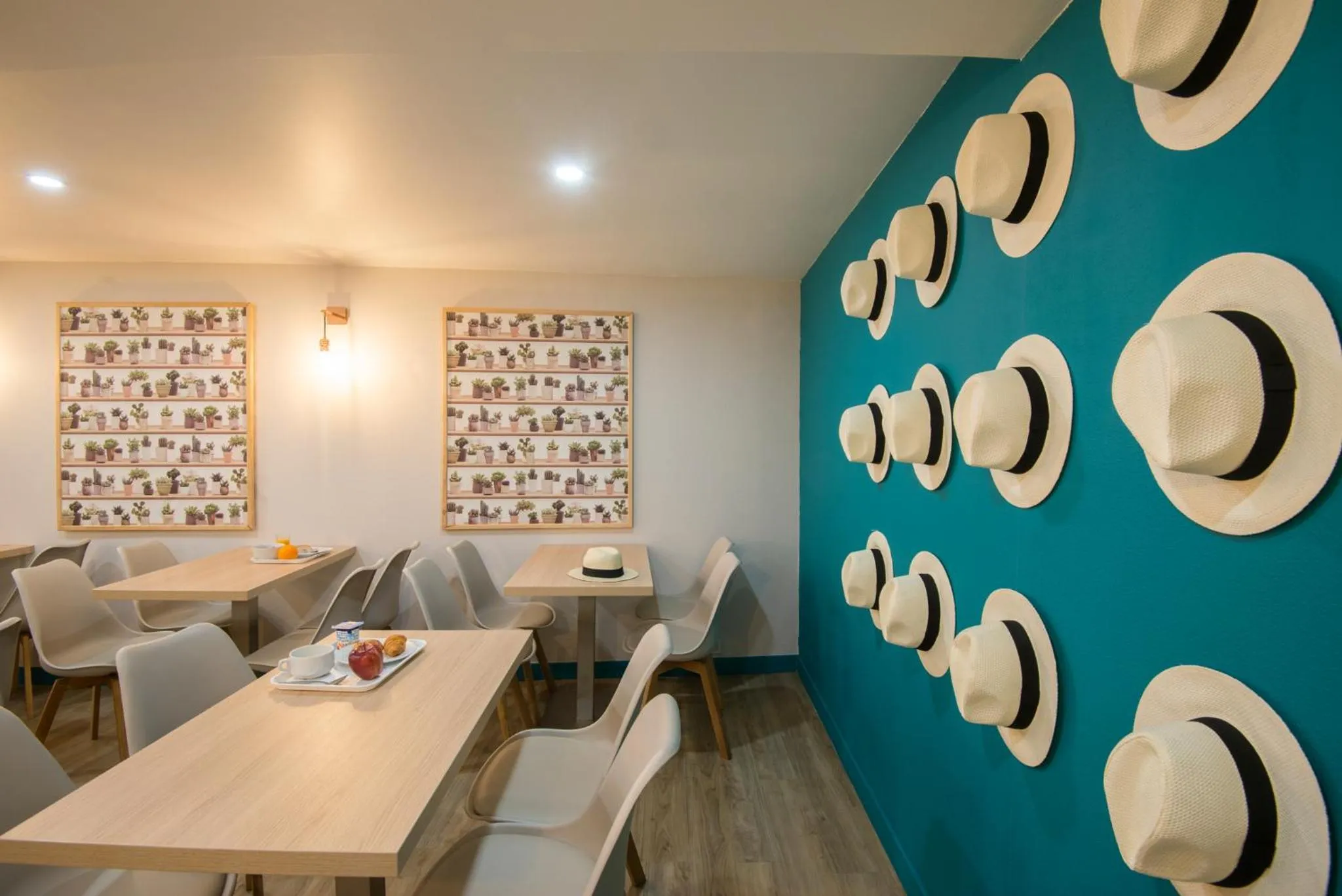 Restaurant/places to eat in Hotel Du Midi