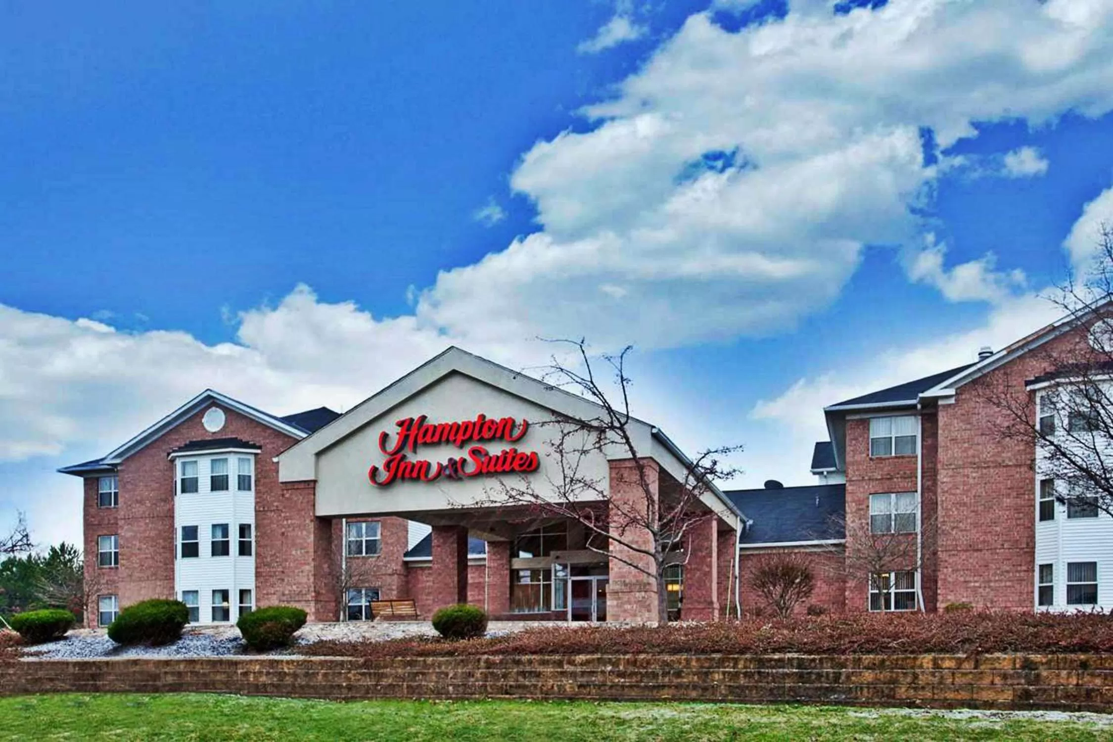 Property building in Hampton Inn & Suites Cleveland-Independence