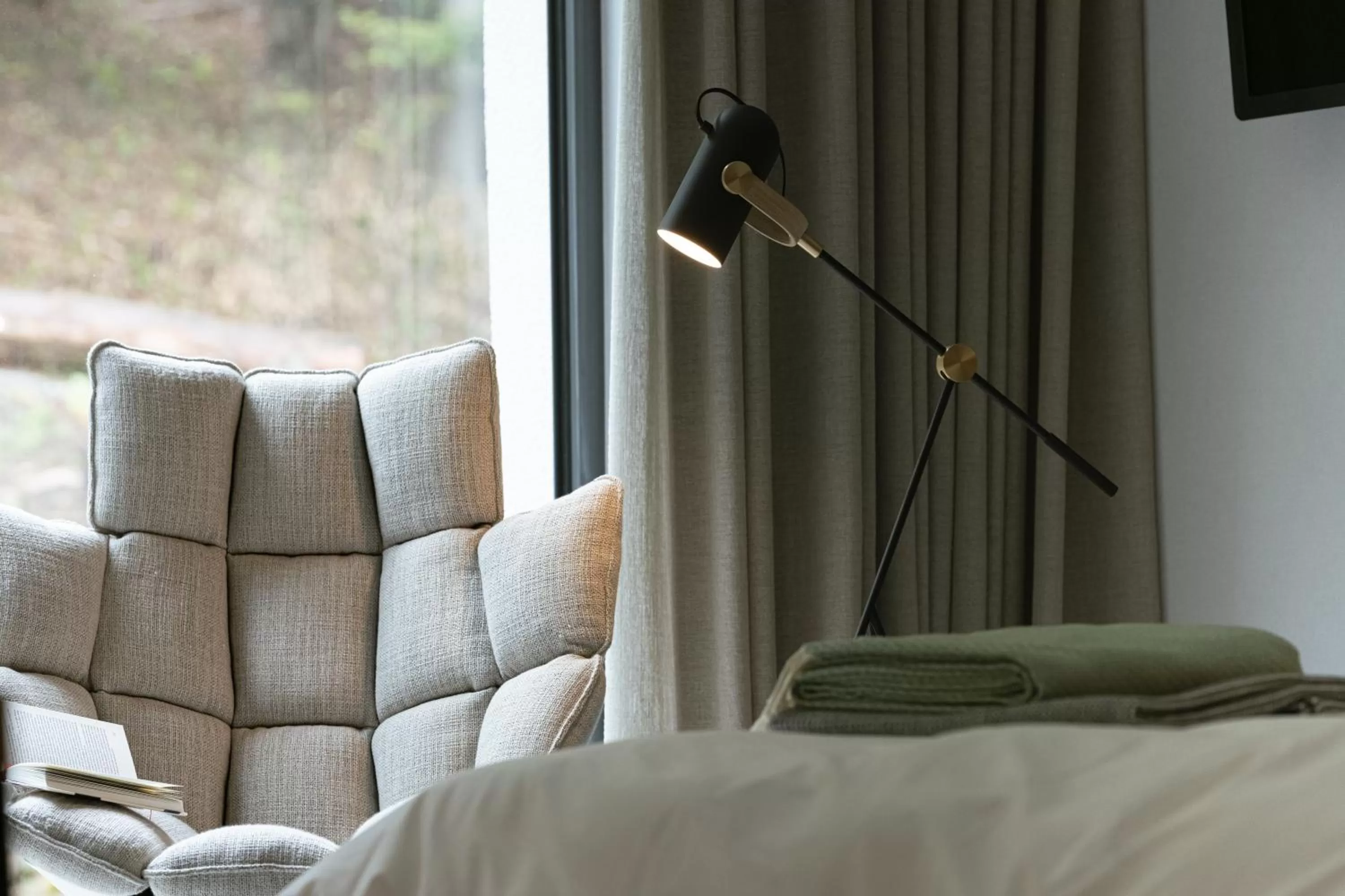 Photo of the whole room, Bed in Hotel VierJahreszeiten am Seilersee