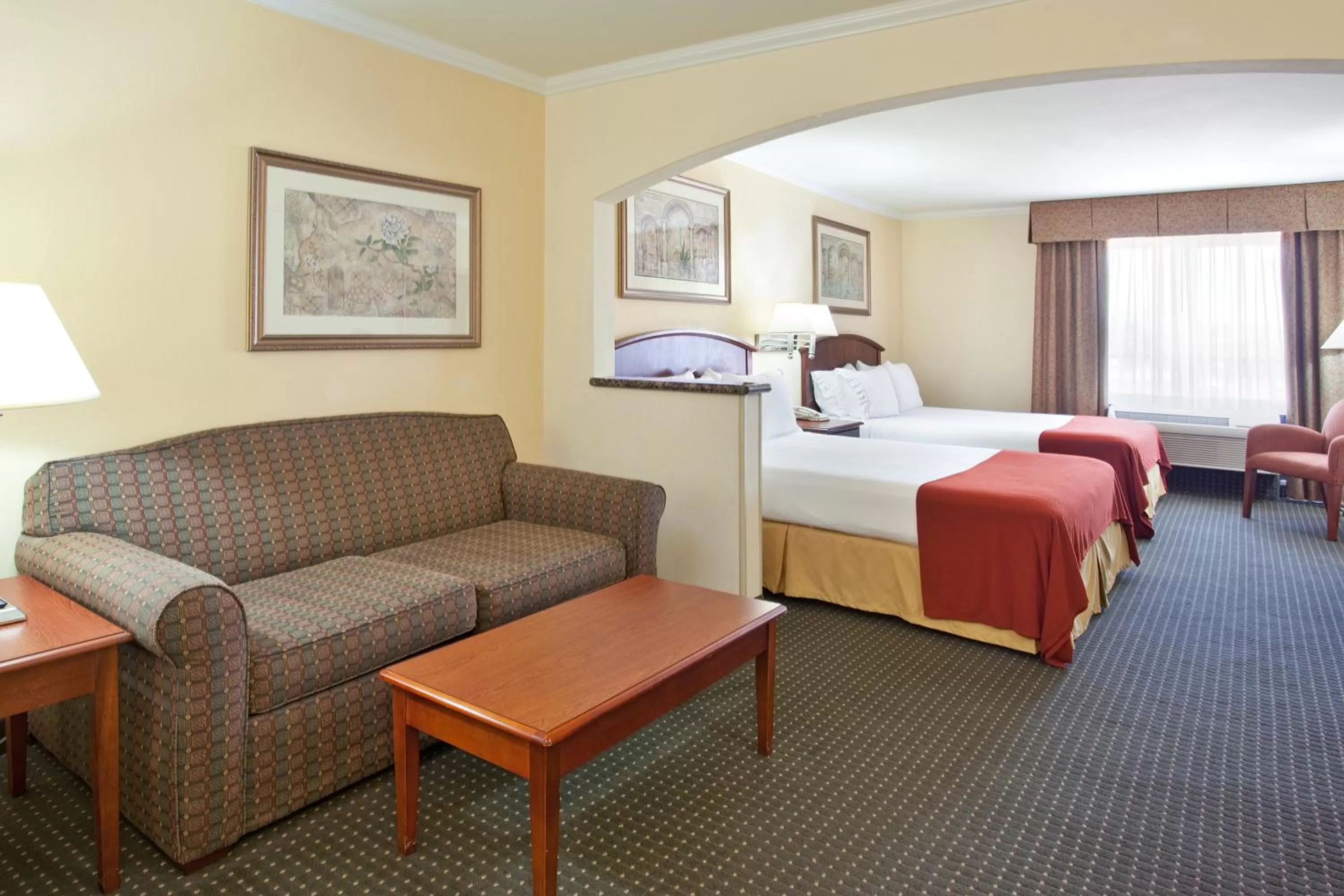 Photo of the whole room, Bed in Holiday Inn Express Hotel & Suites Tucson Mall by IHG