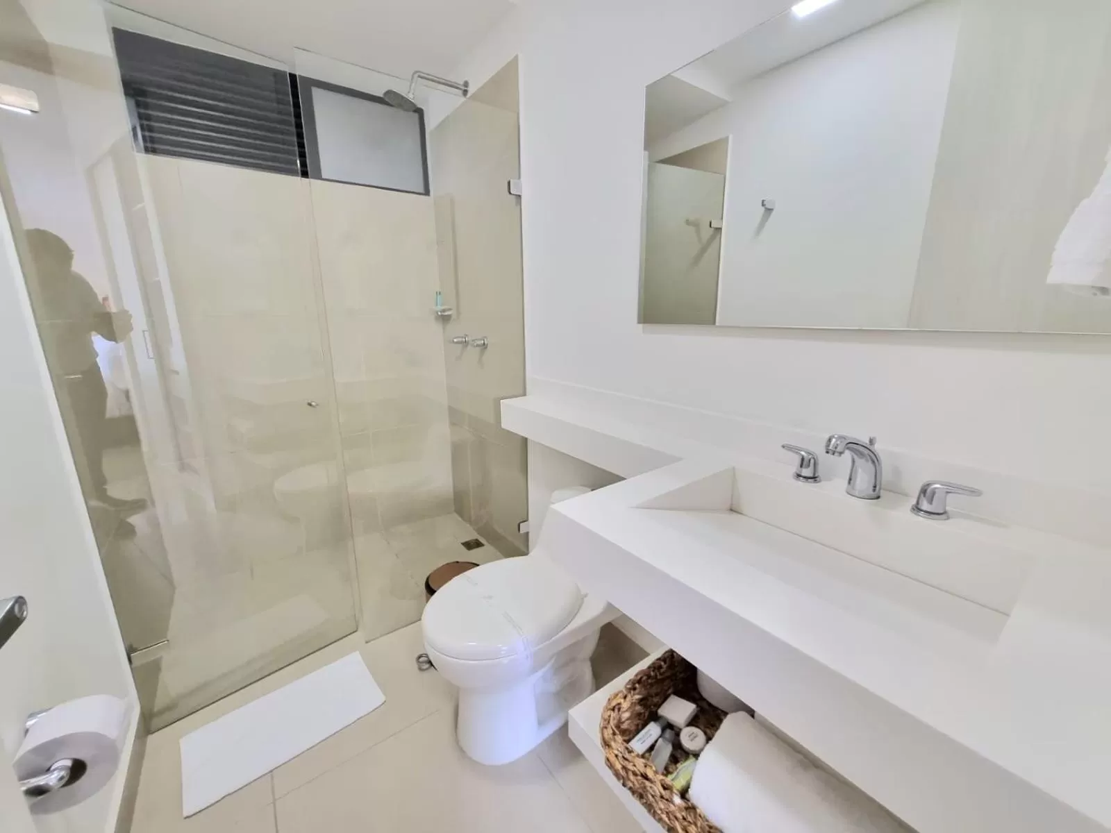 Shower in Origen Local Suites