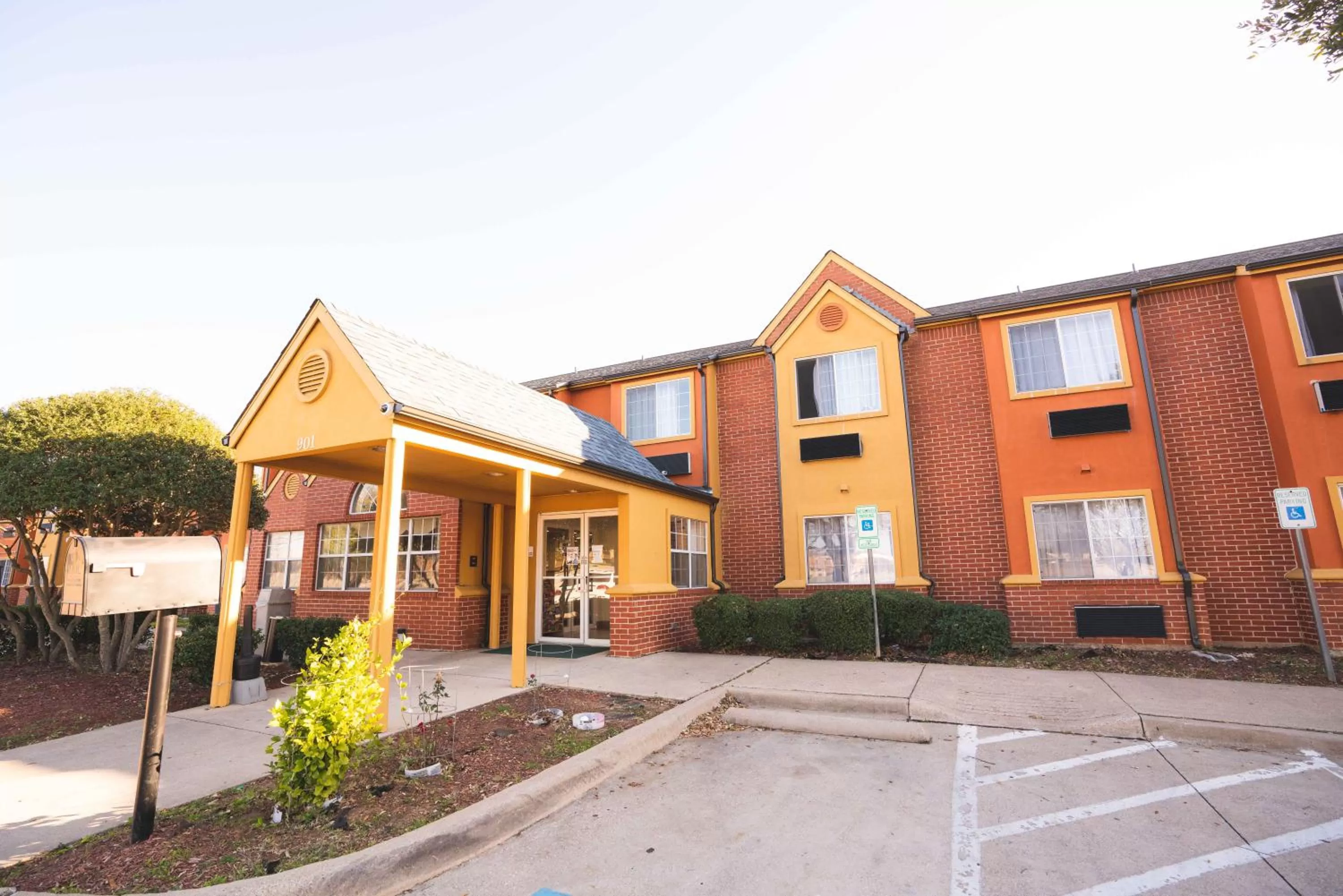 Property building in Regency Inn & Suites DFW