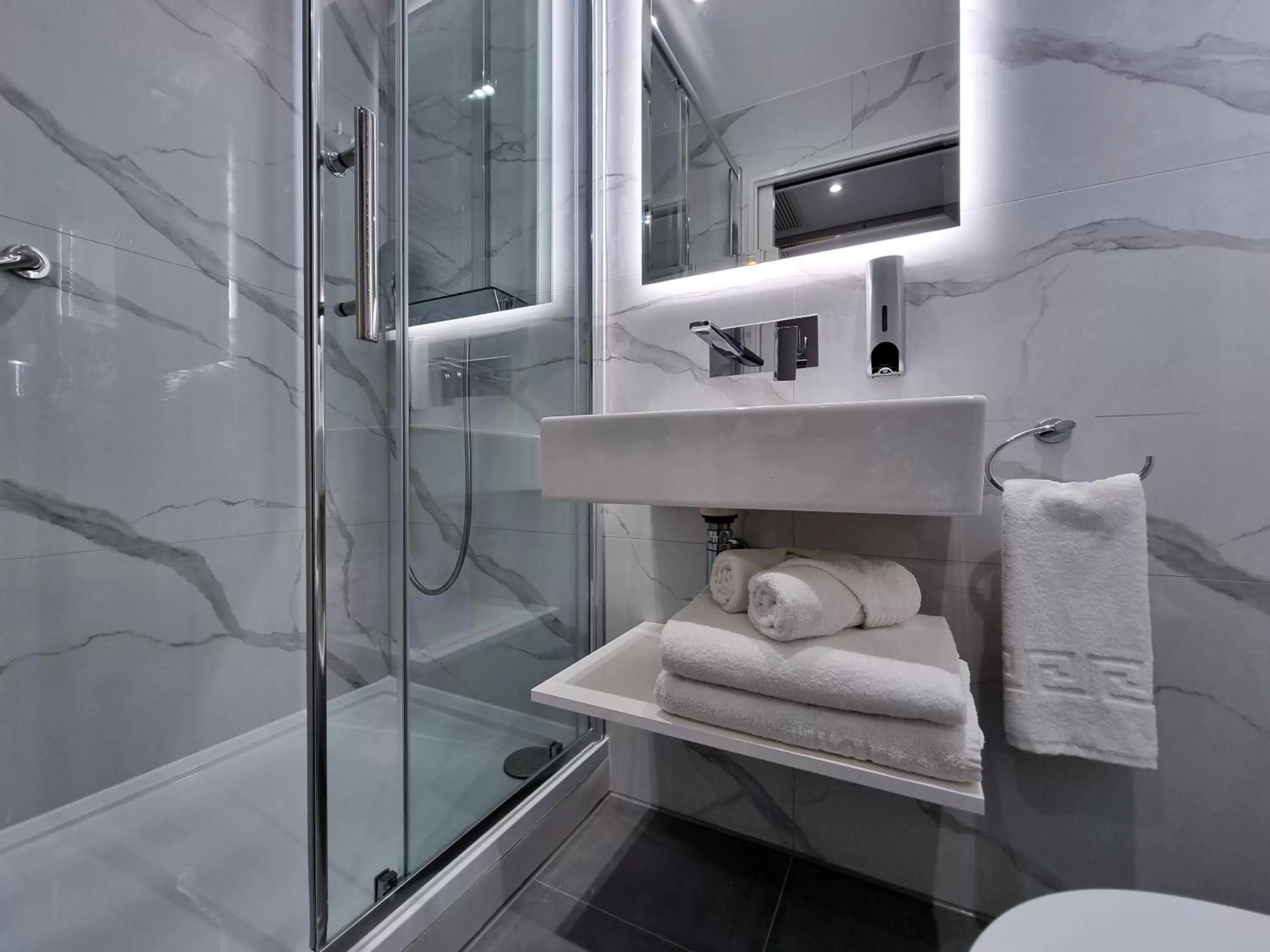 Bathroom in NOX Edgware Road