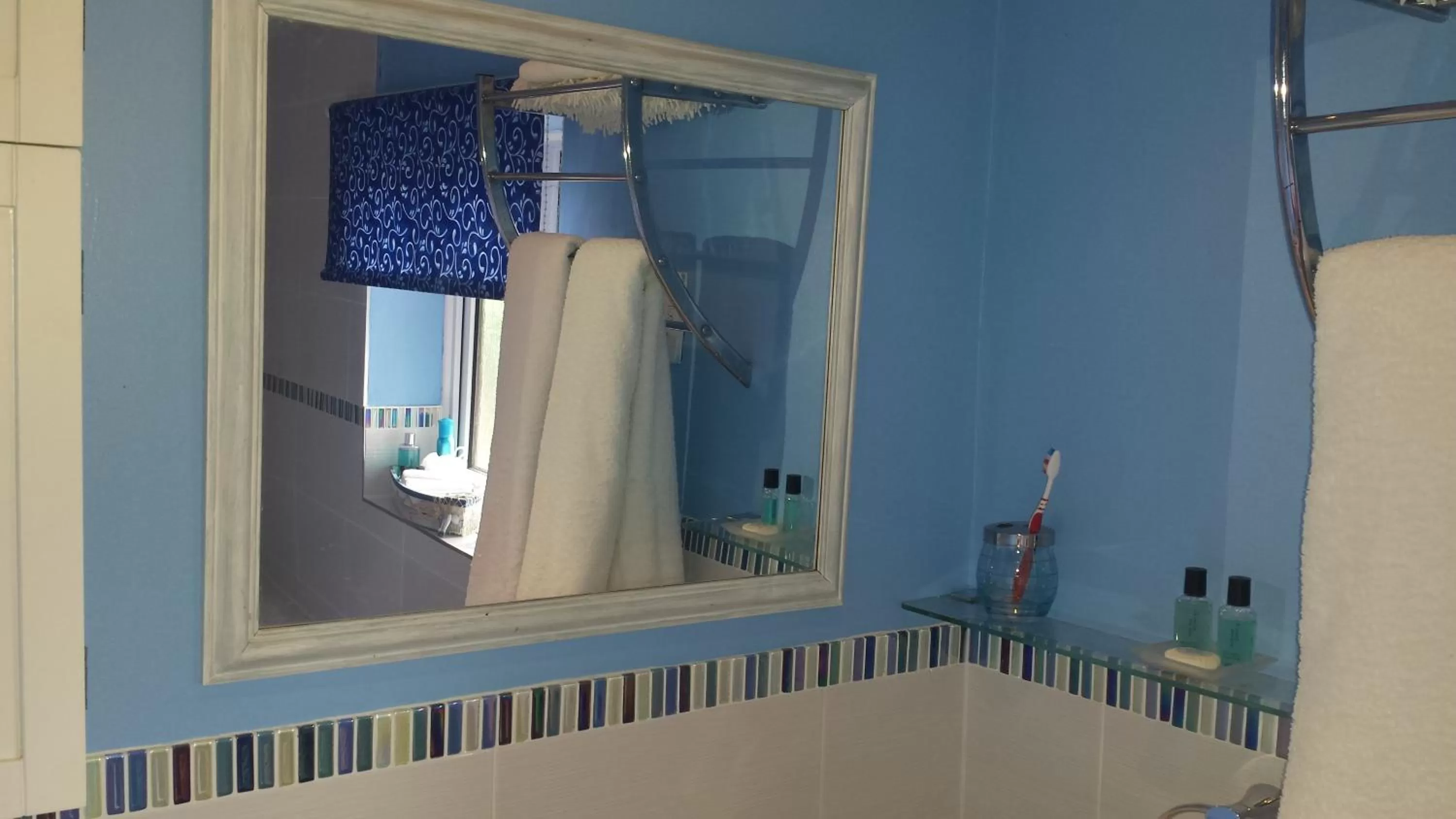 Bathroom in Chimneys B&B