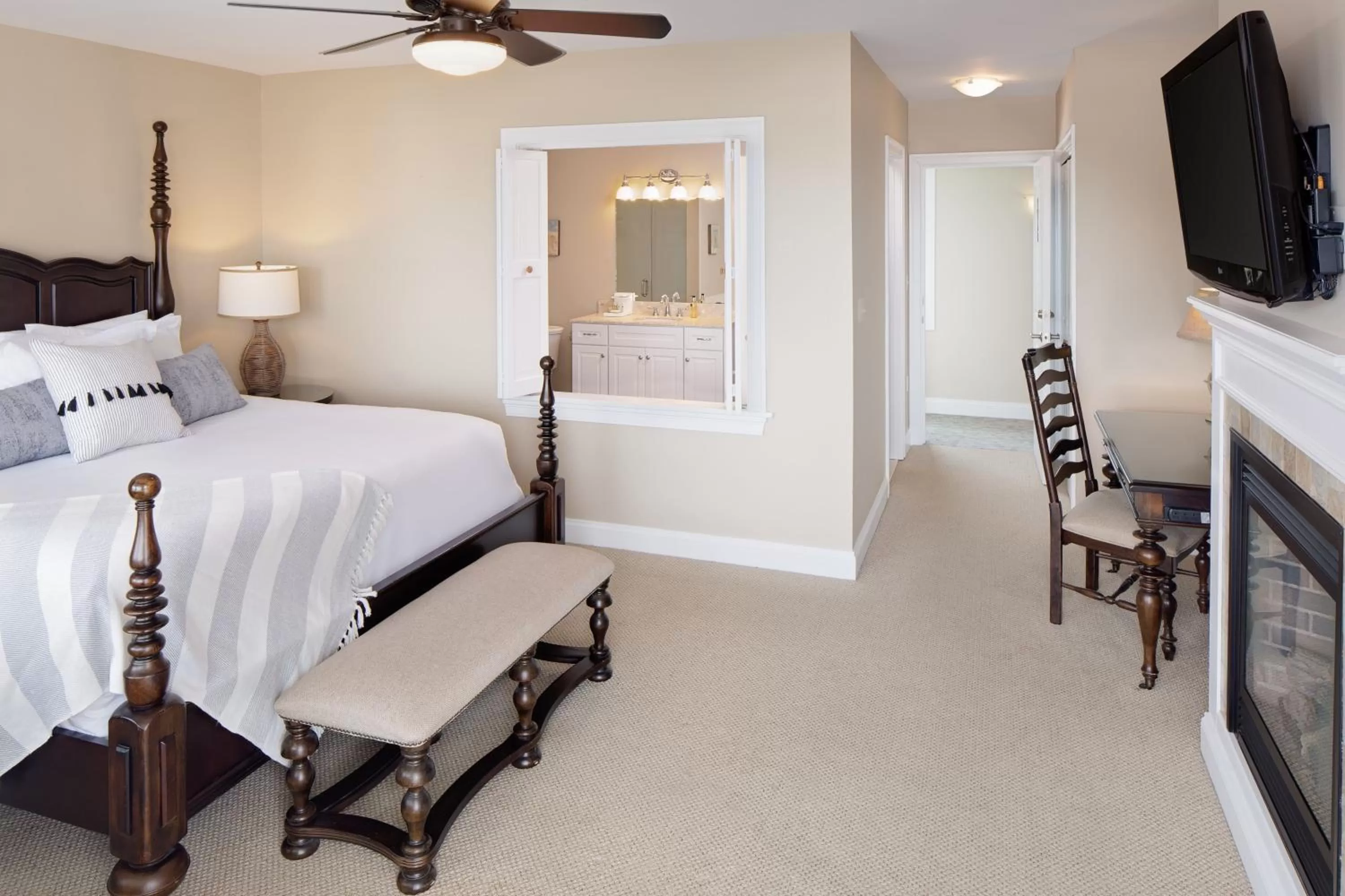 Inn at Harbor Hill Marina