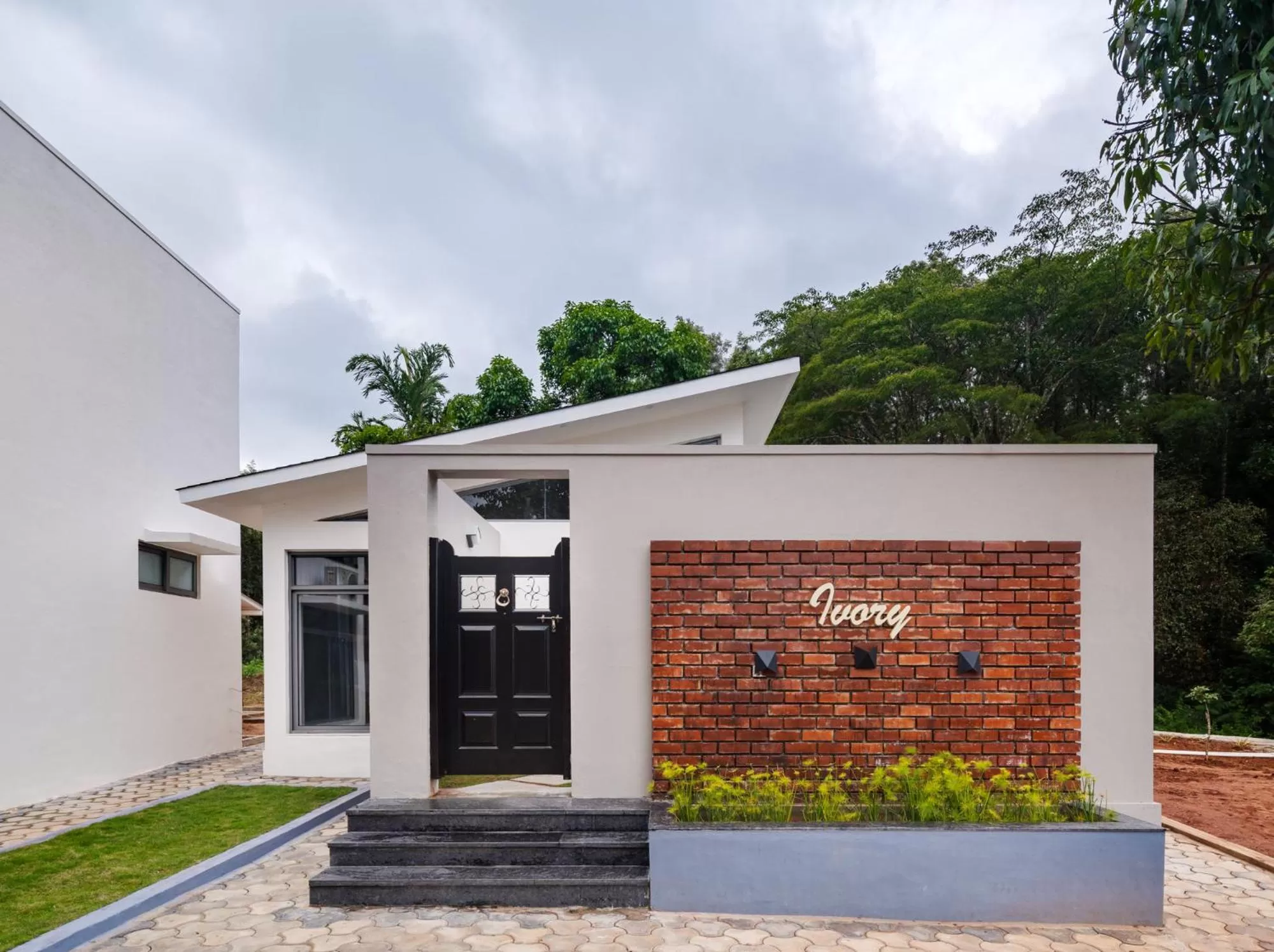 Facade/entrance in Vismita County