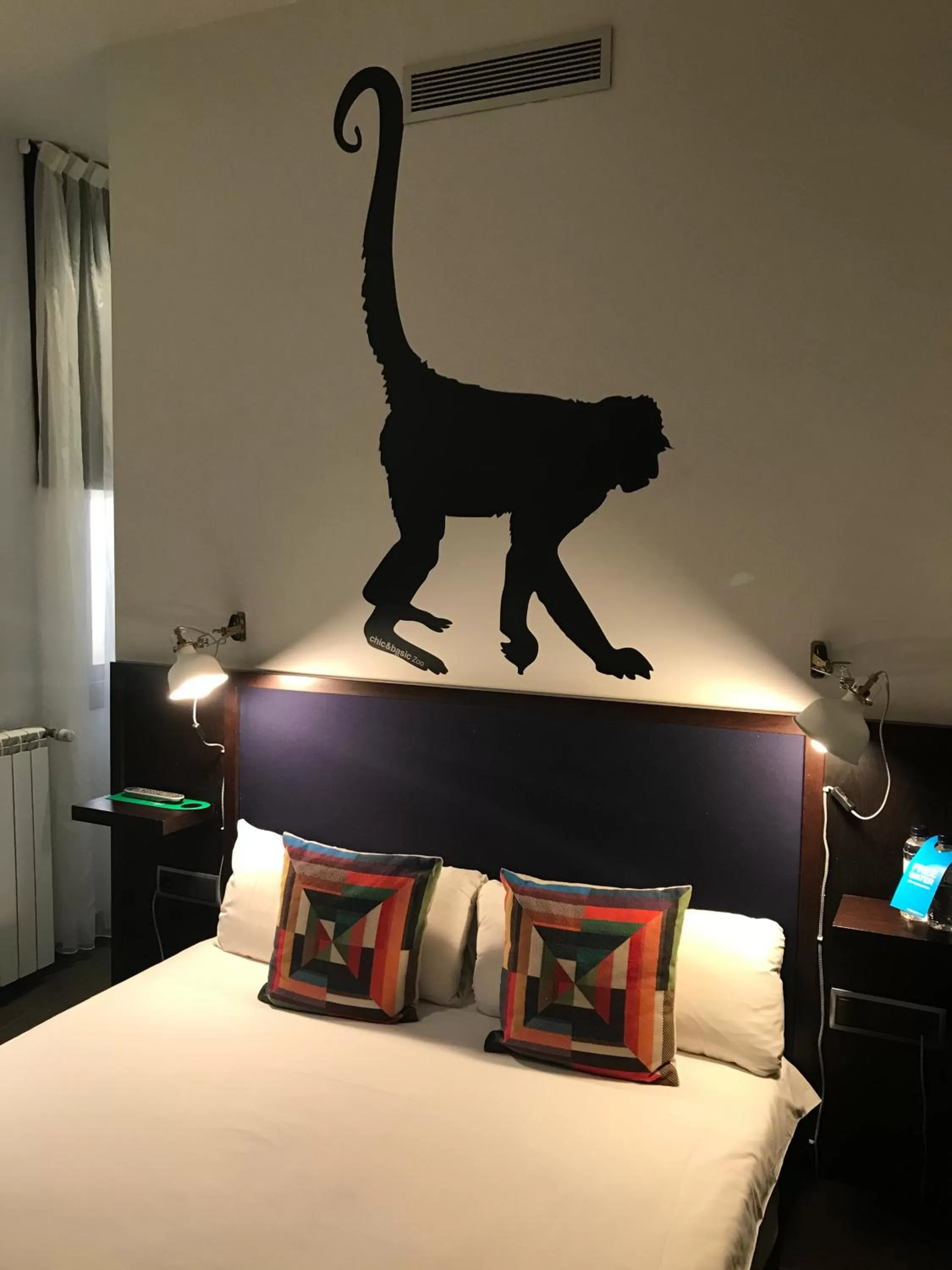 Bedroom, Bed in Chic & Basic Zoo