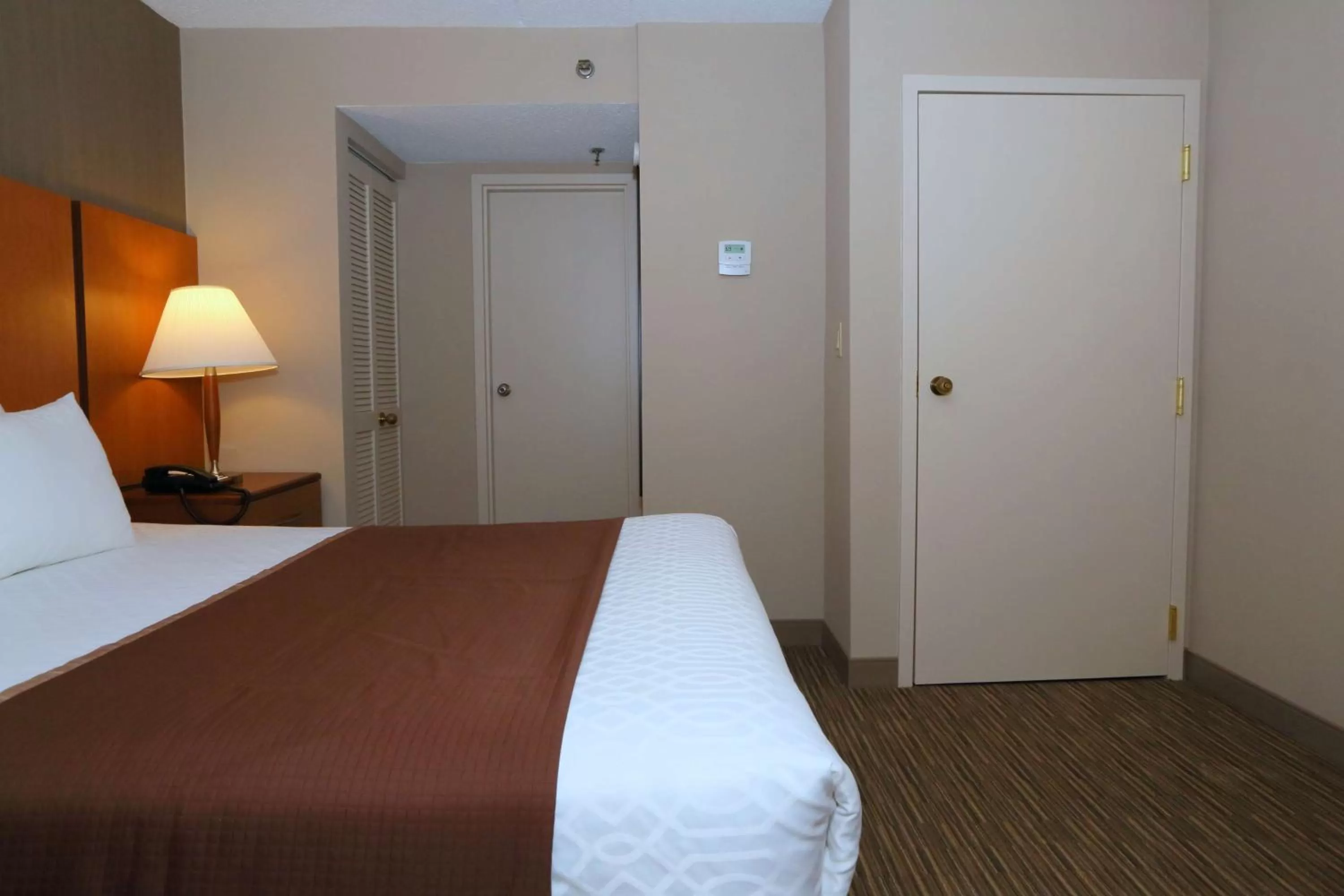 Photo of the whole room, Bed in Best Western La Plata Inn