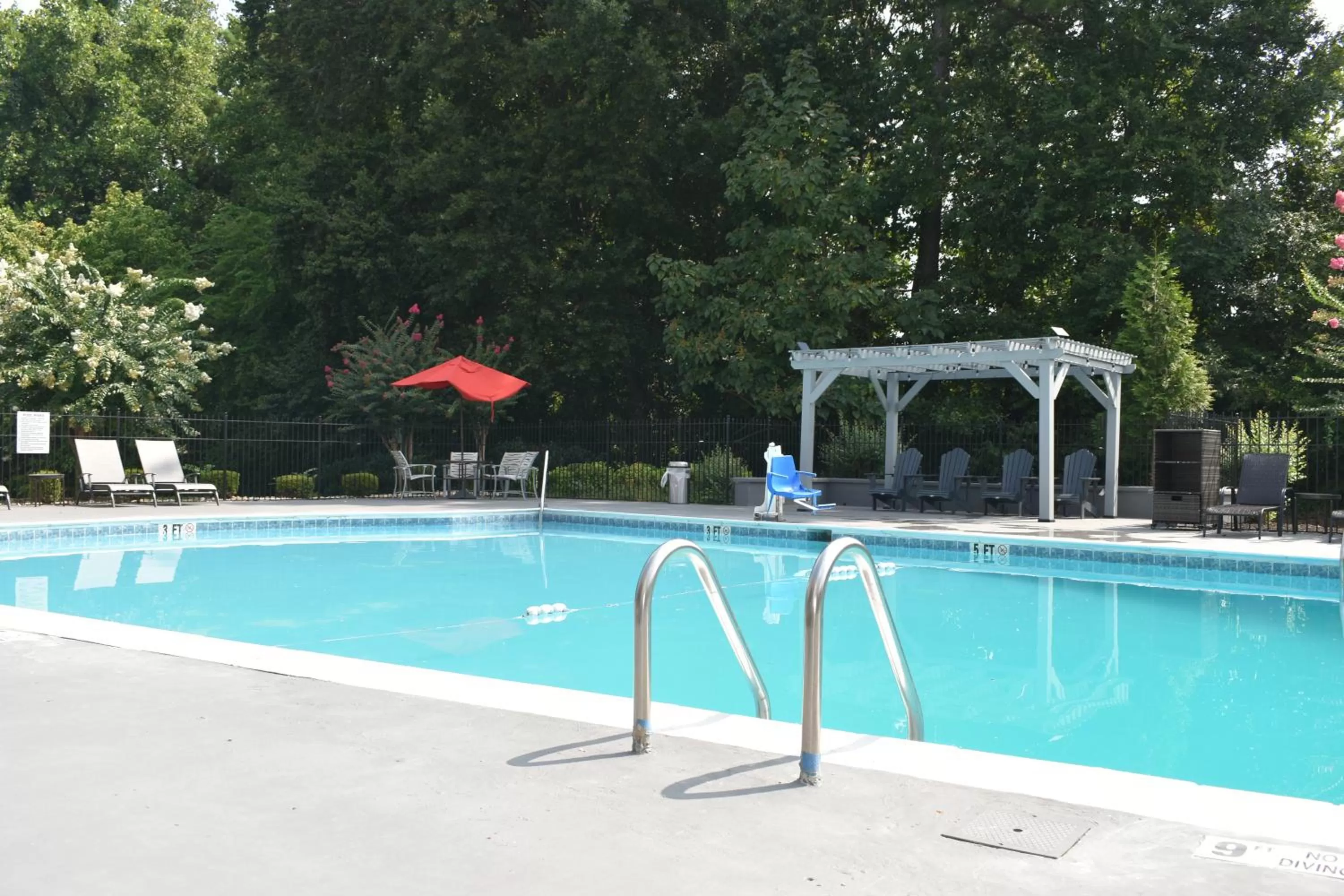 Swimming pool in Best Western Atlanta Cumberland Galleria Hotel