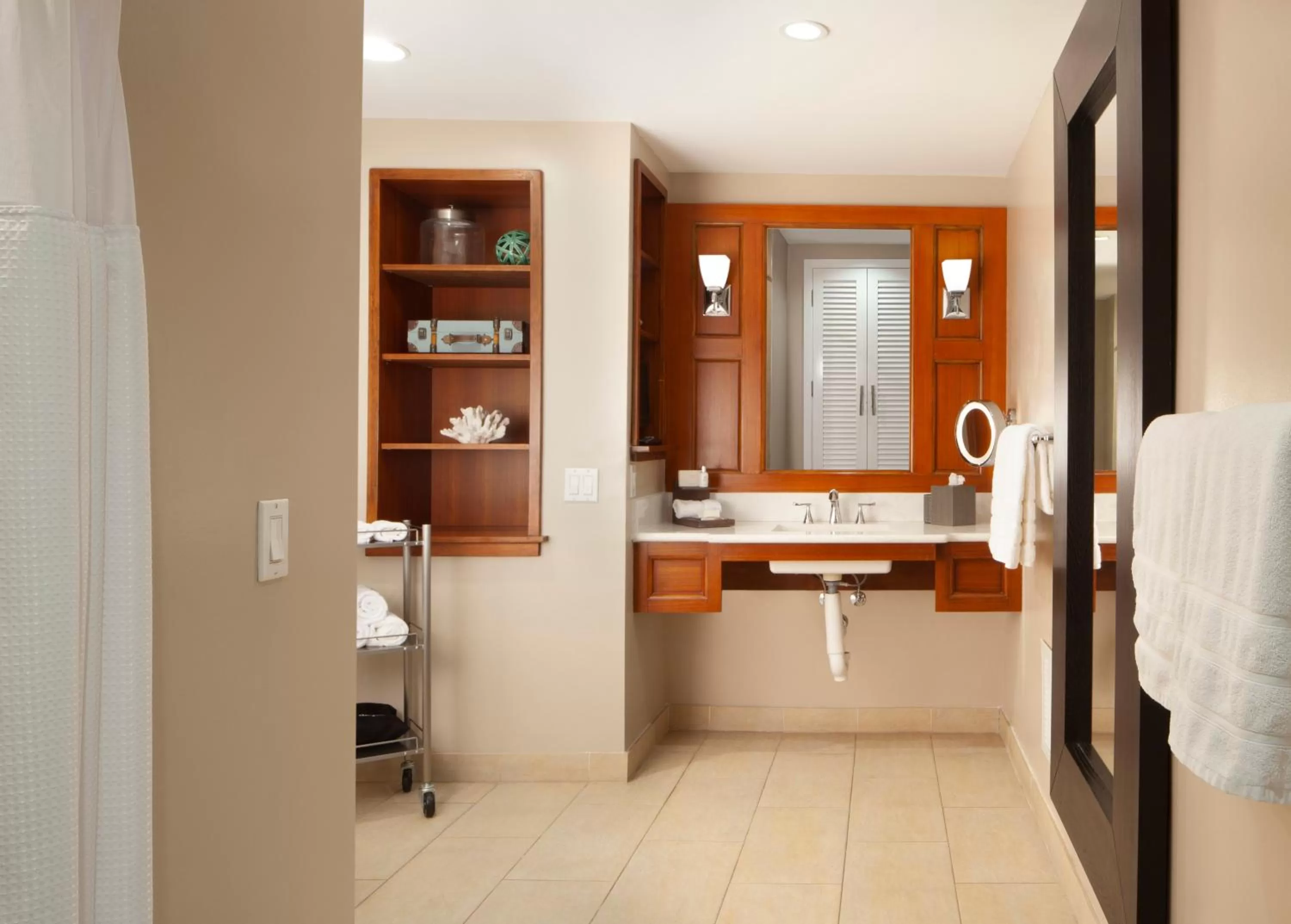 Bathroom in Pier House Resort & Spa