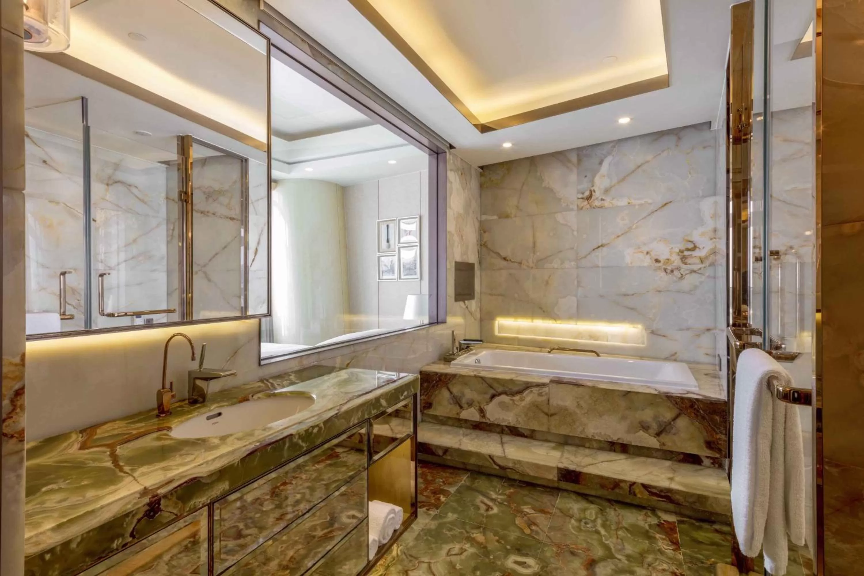 Bath in Sheraton Huzhou Taihu Lake Hot Spring Resort & Spa