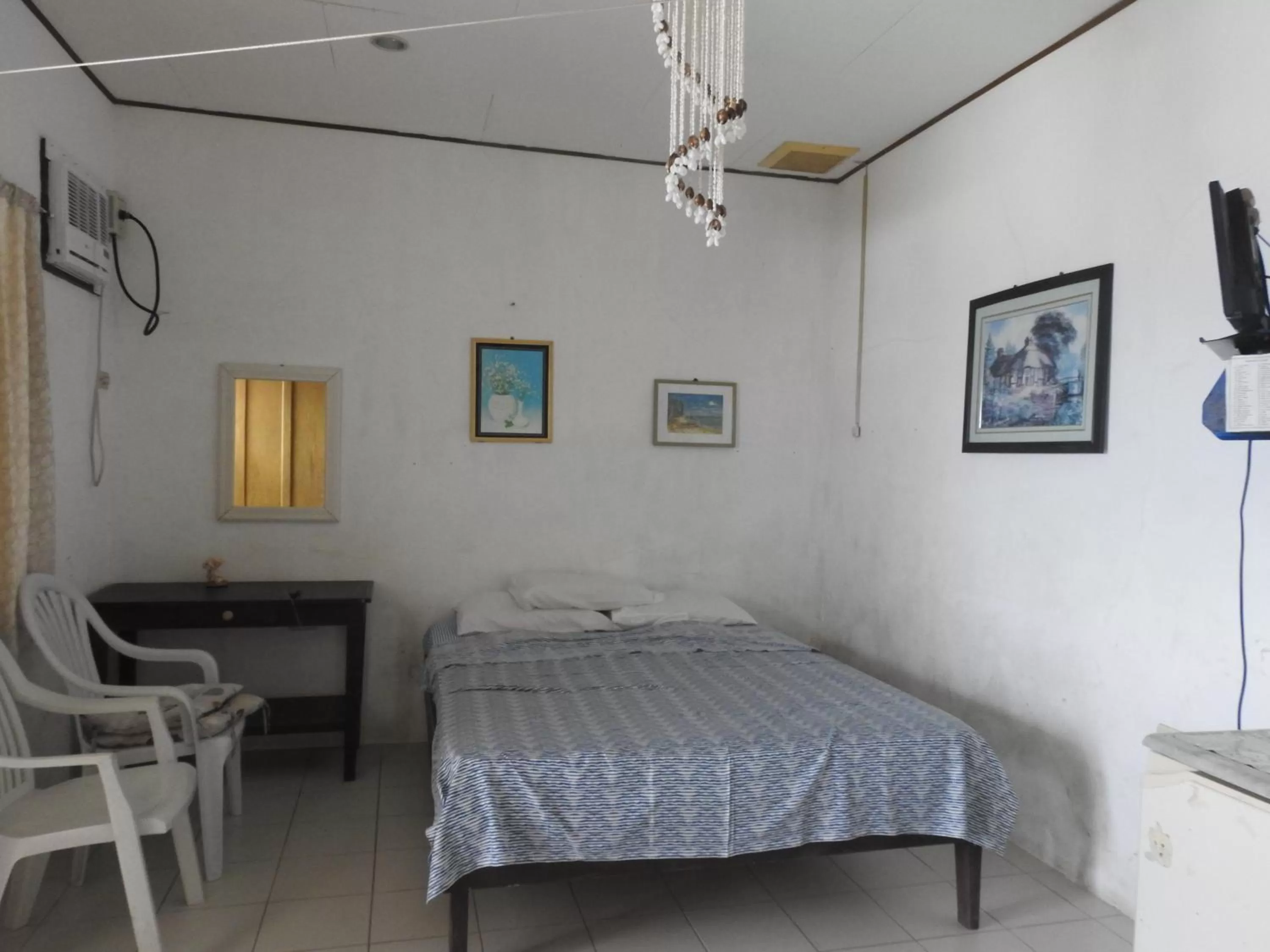 Photo of the whole room, Bed in Pacifico Seaside Lodge