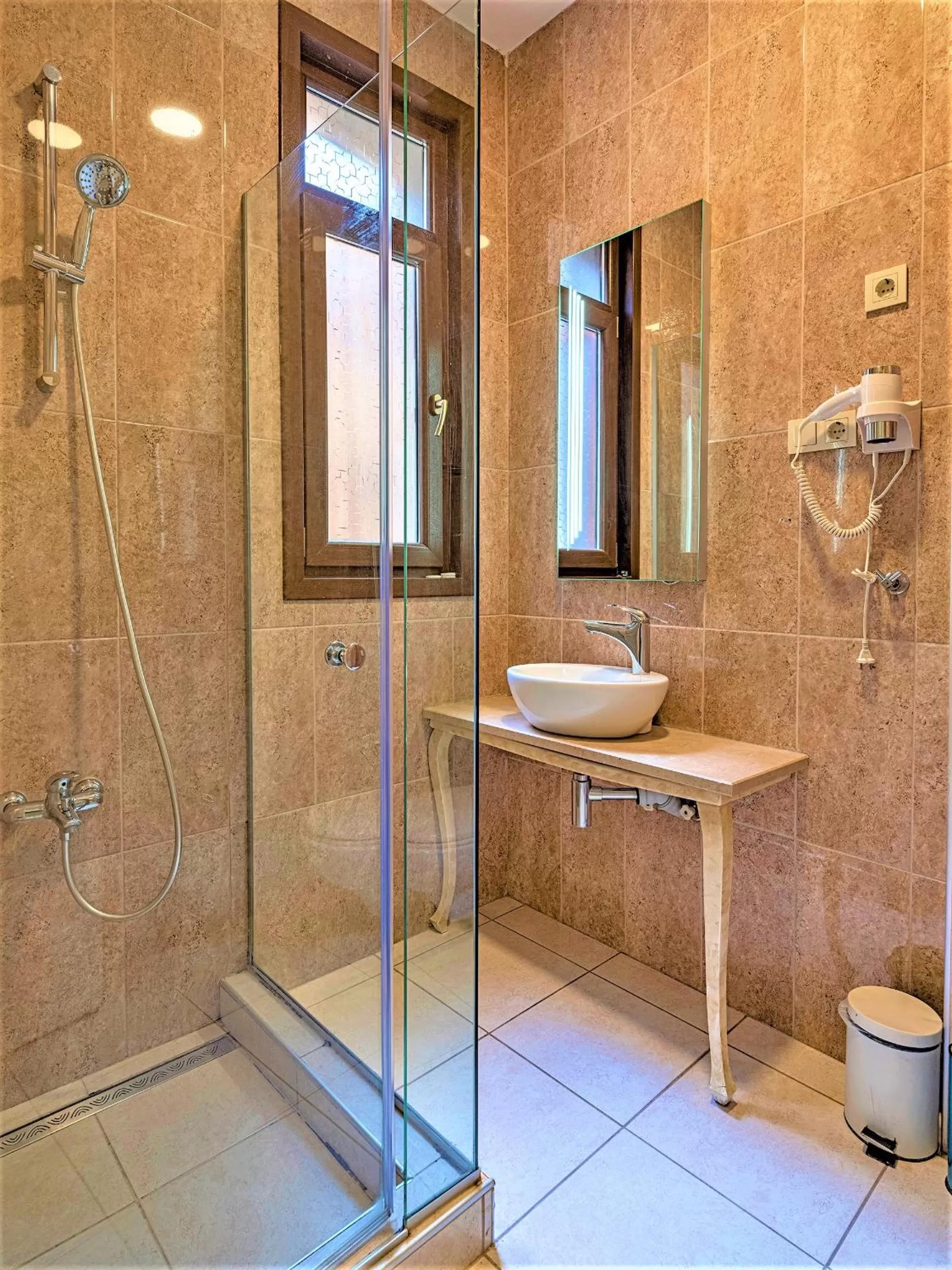 Shower in Ragip Pasha Apartments