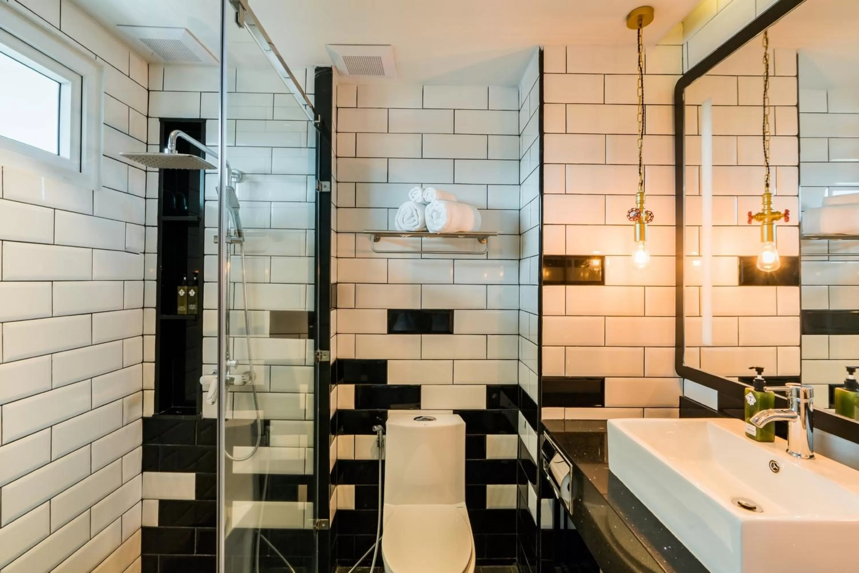 Shower in SureStay Plus by Best Western T Pattaya