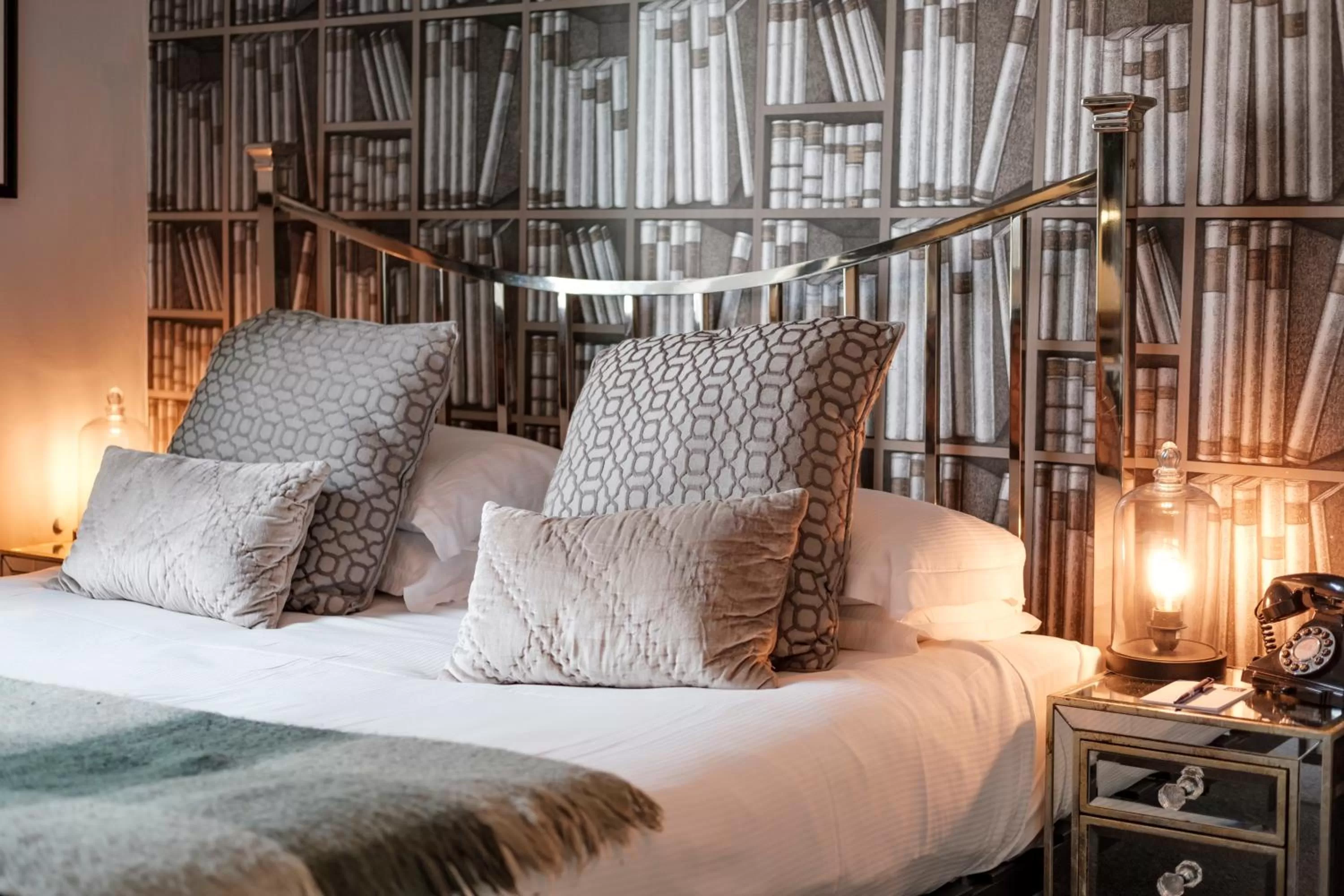 Bedroom, Bed in The Bull Hotel