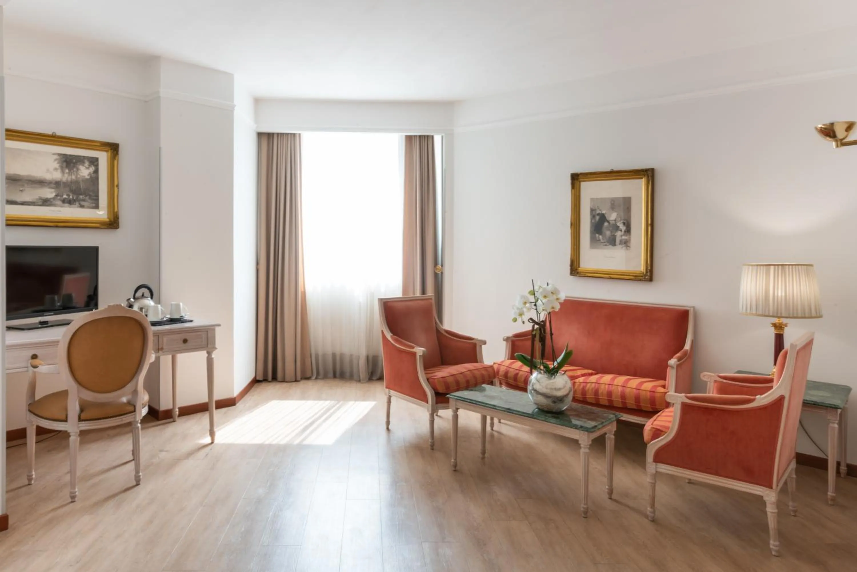 Living room in SHG Hotel De La Ville