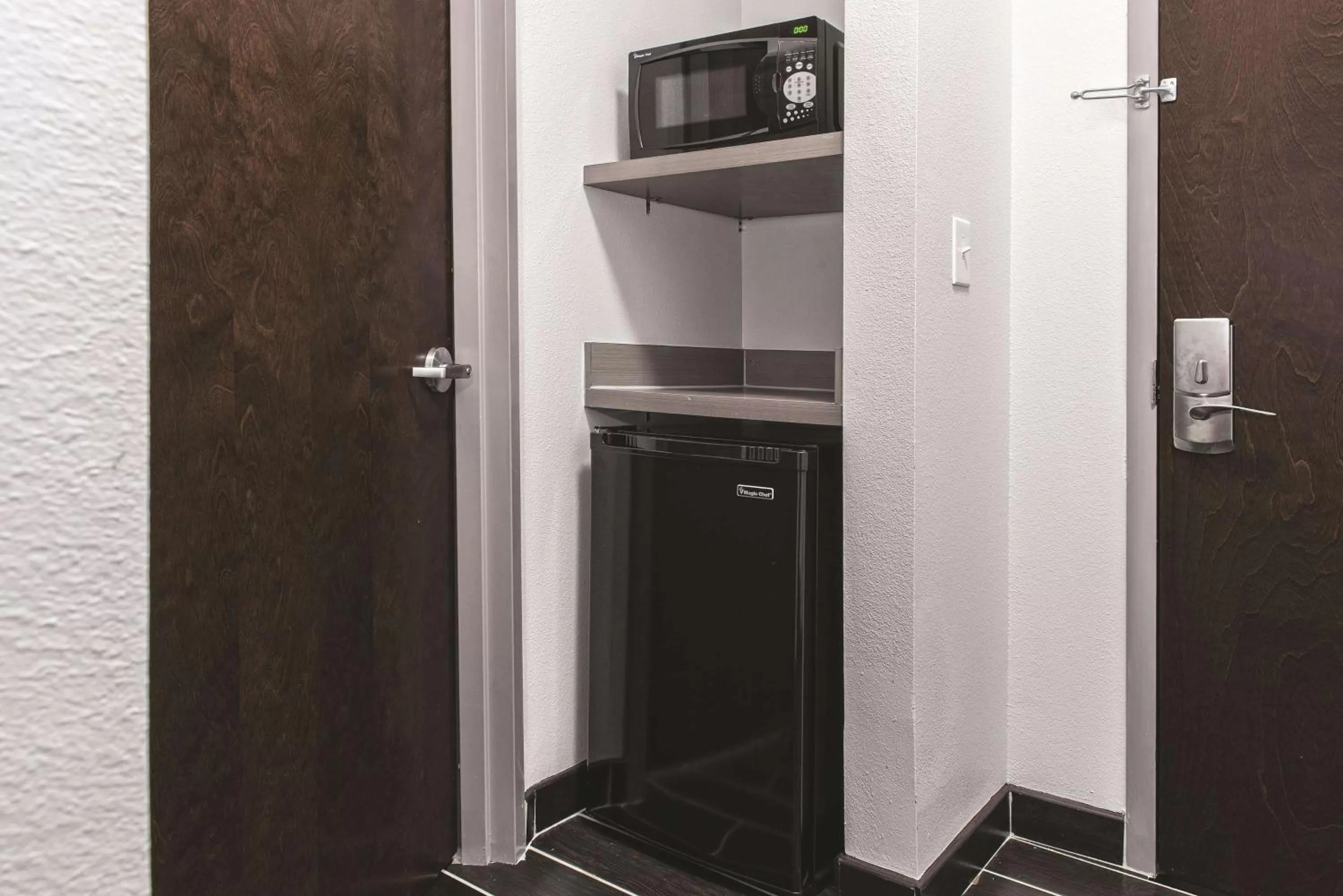 Photo of the whole room in La Quinta by Wyndham San Antonio by Frost Bank Center