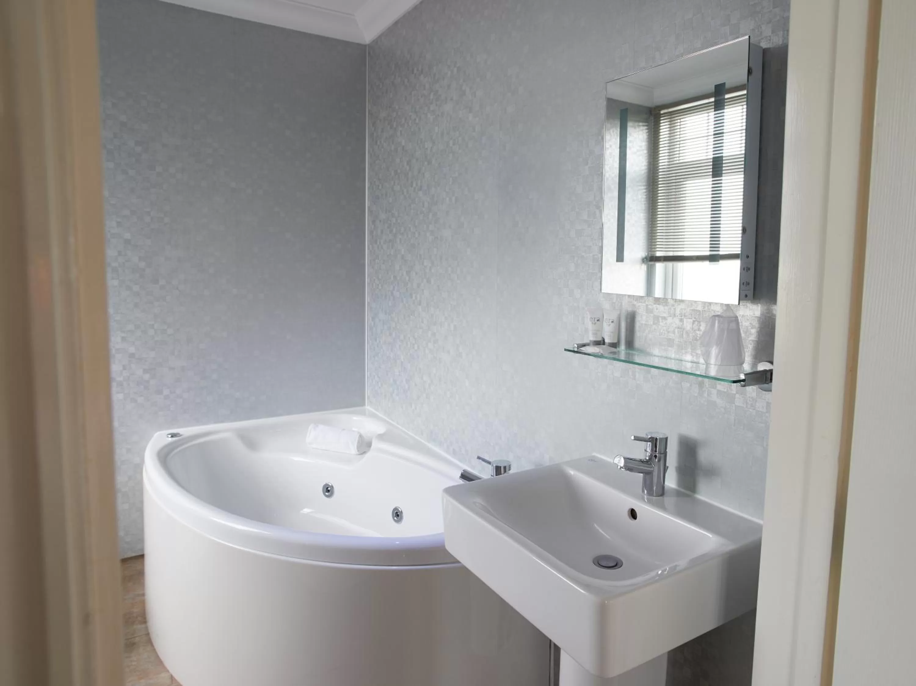 Bathroom in Marine Lodge