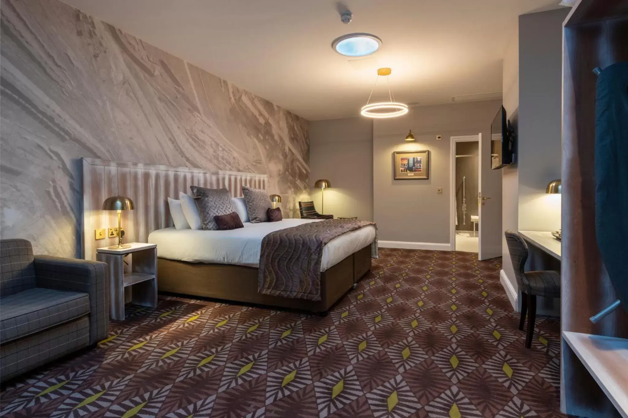 Family Room - Disability Access in The Saxon Crown Wetherspoon Family Room - Disability Access in The Saxon Crown Wetherspoon