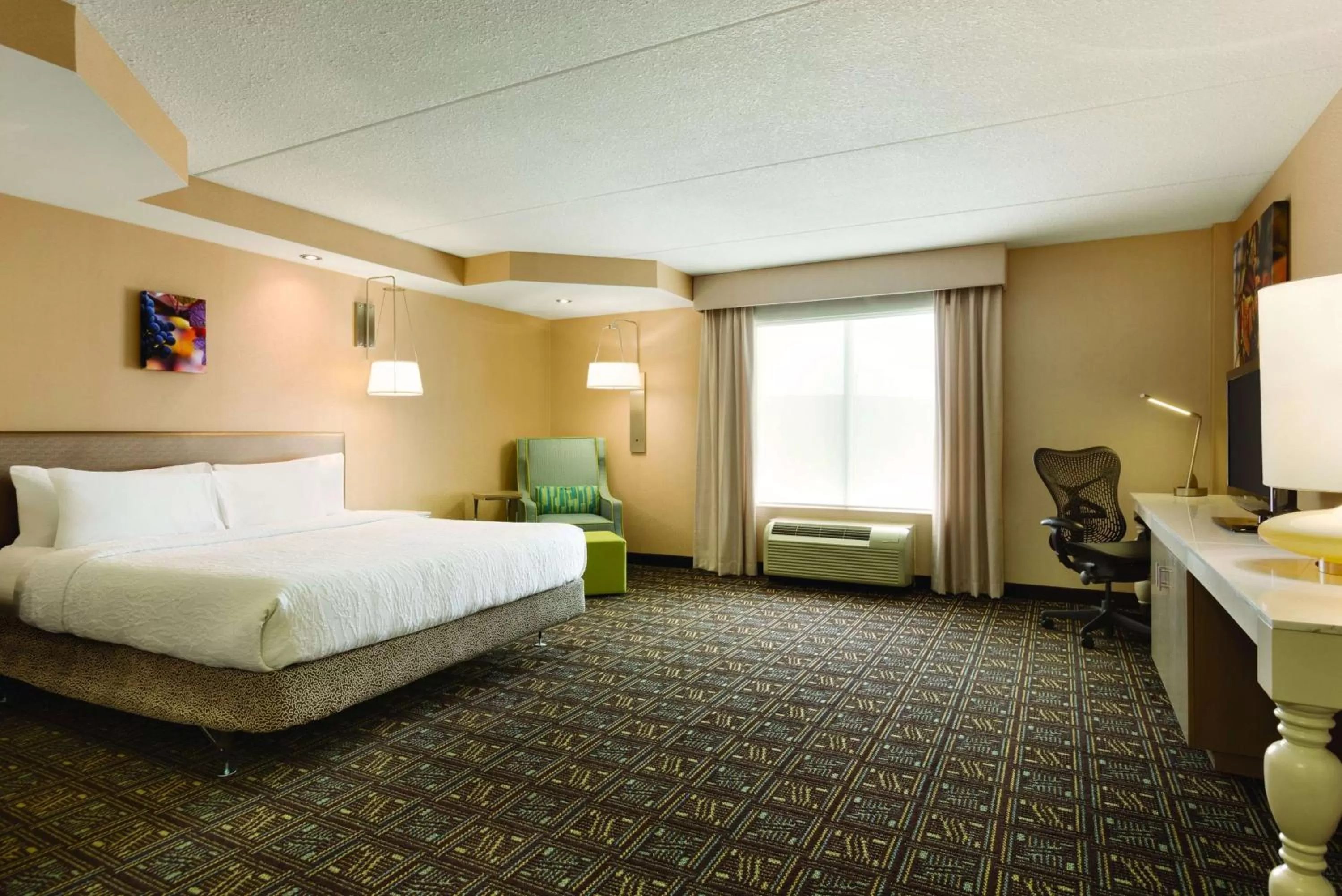 Bedroom, Bed in Hilton Garden Inn Niagara-on-the-Lake