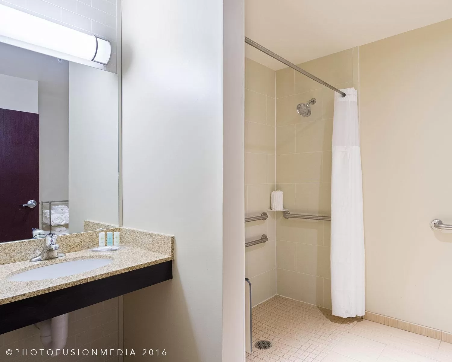 Bathroom in Comfort Suites DuBois Country Club