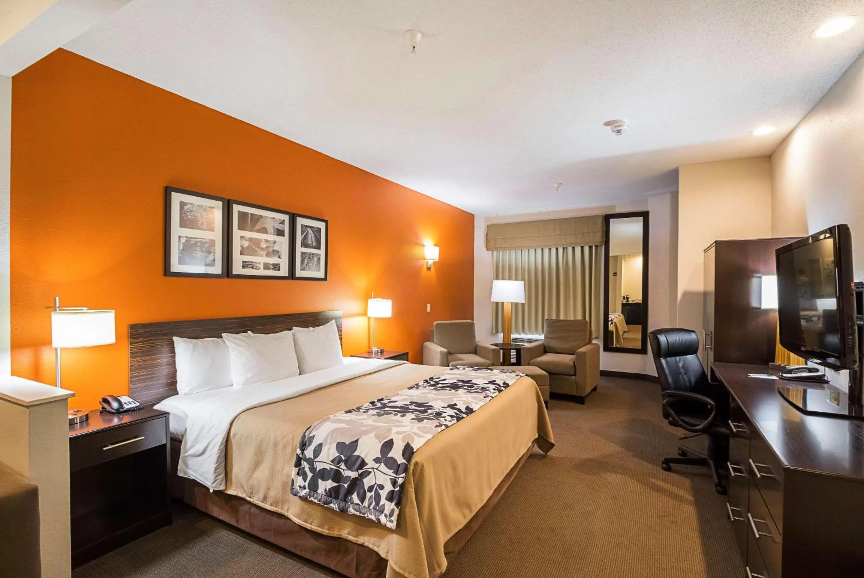Photo of the whole room, Bed in Sleep Inn & Suites