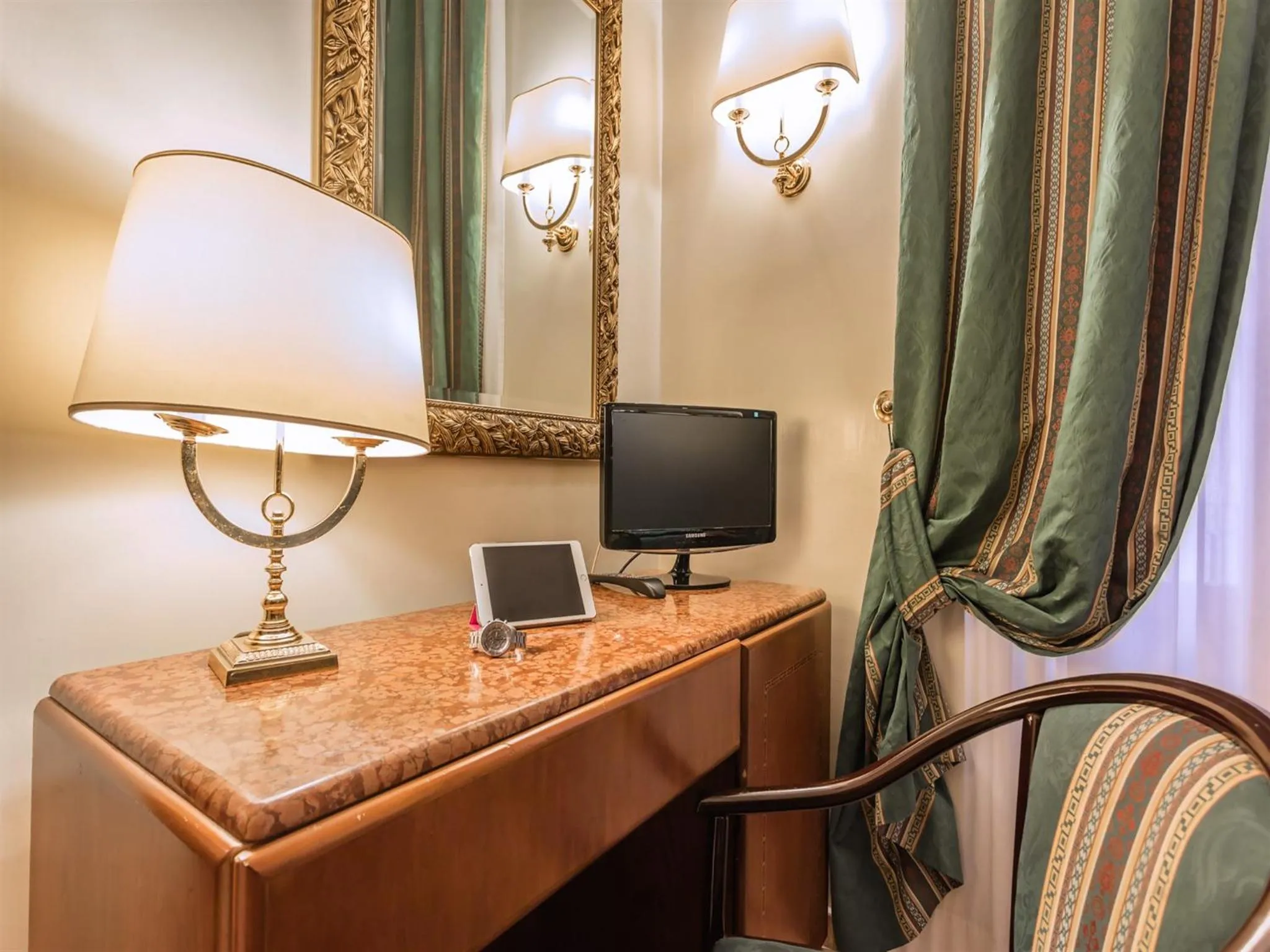 Bedroom in Raeli Hotel Luce