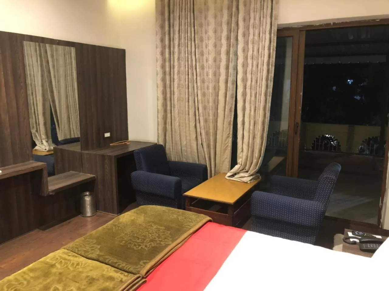 Bedroom in Hotel Rani Palace at Lake Fatehsagar