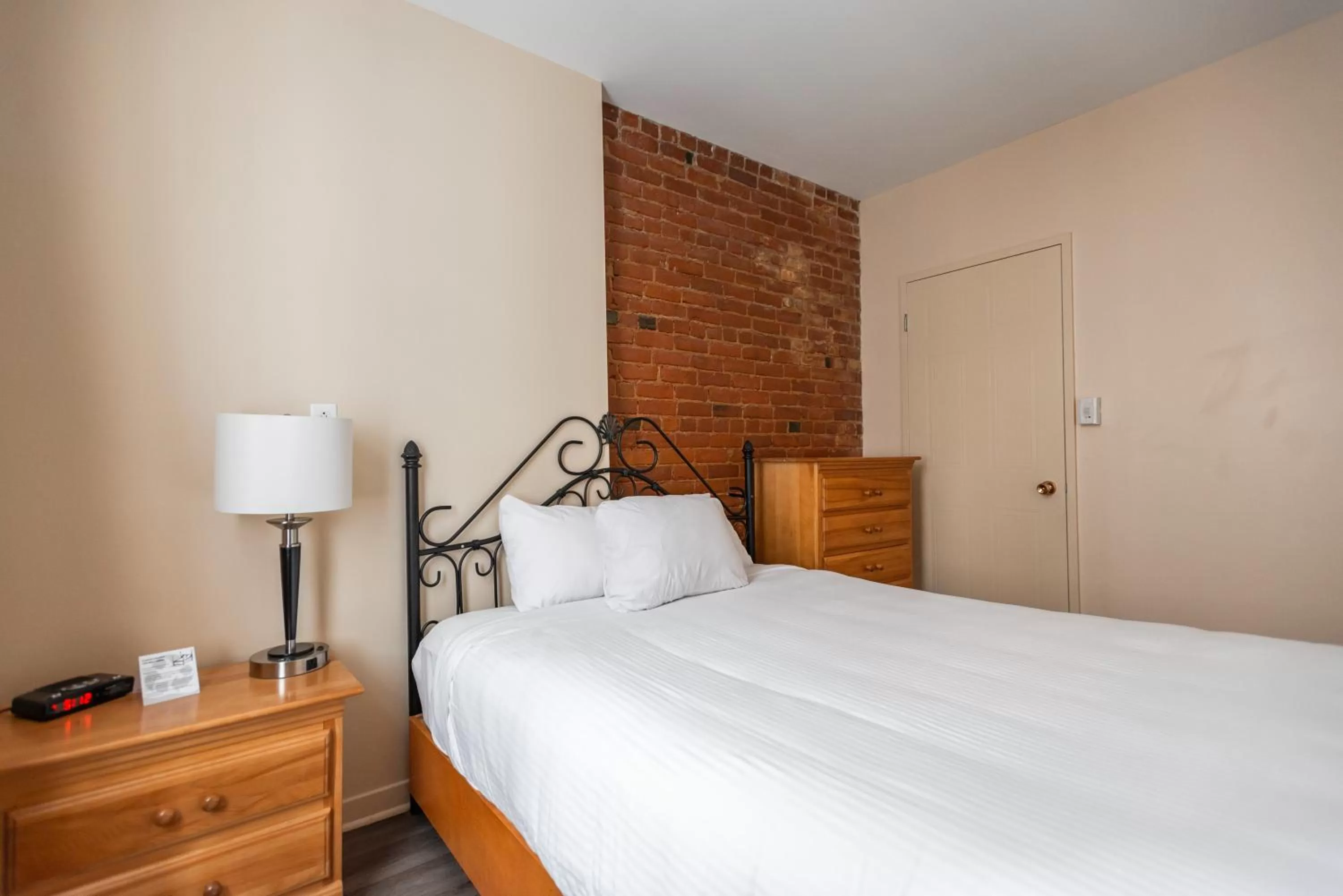 Bedroom, Bed in Hotel le Roberval