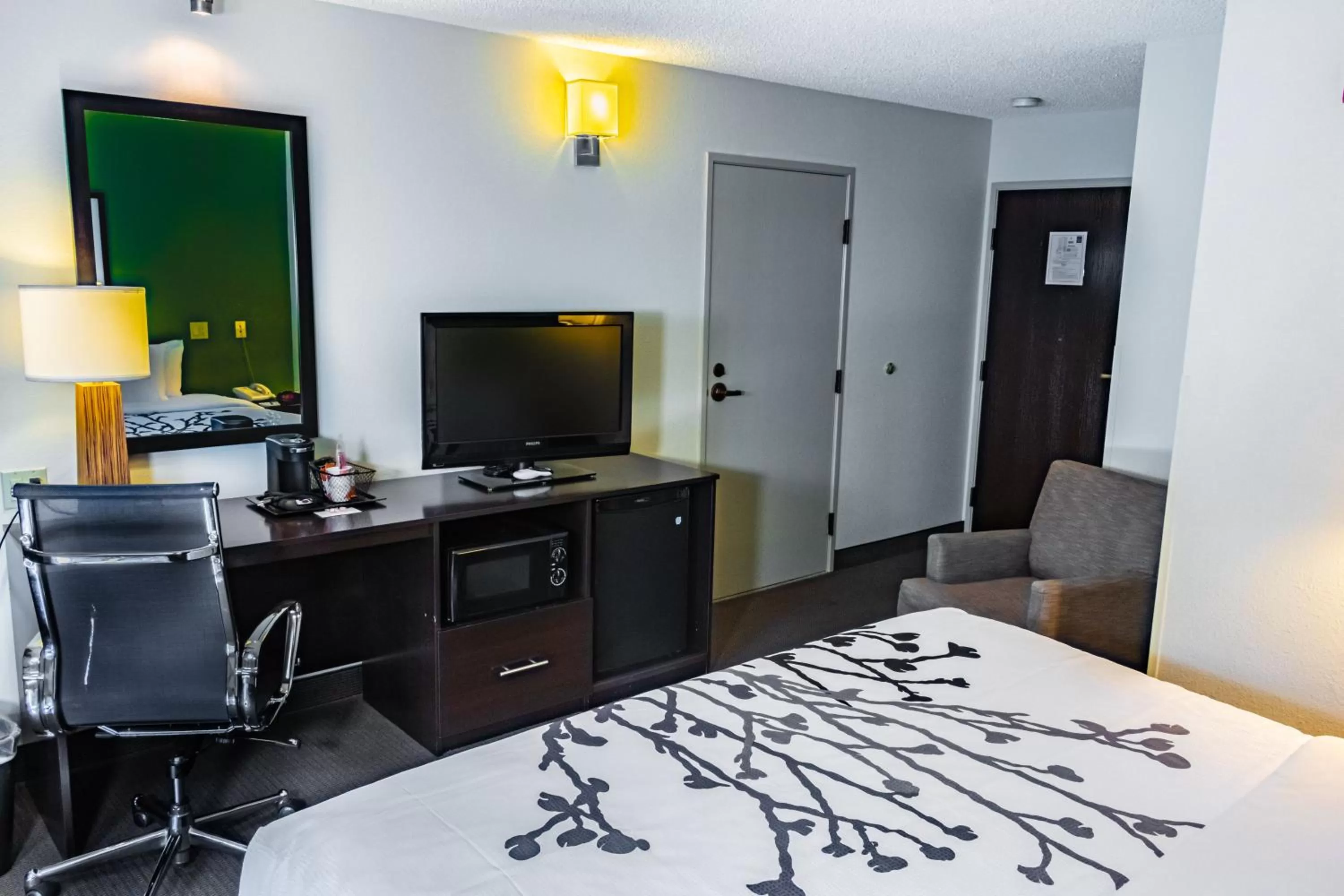 TV and multimedia, Bed in Sleep Inn Pasco Tri -Cities