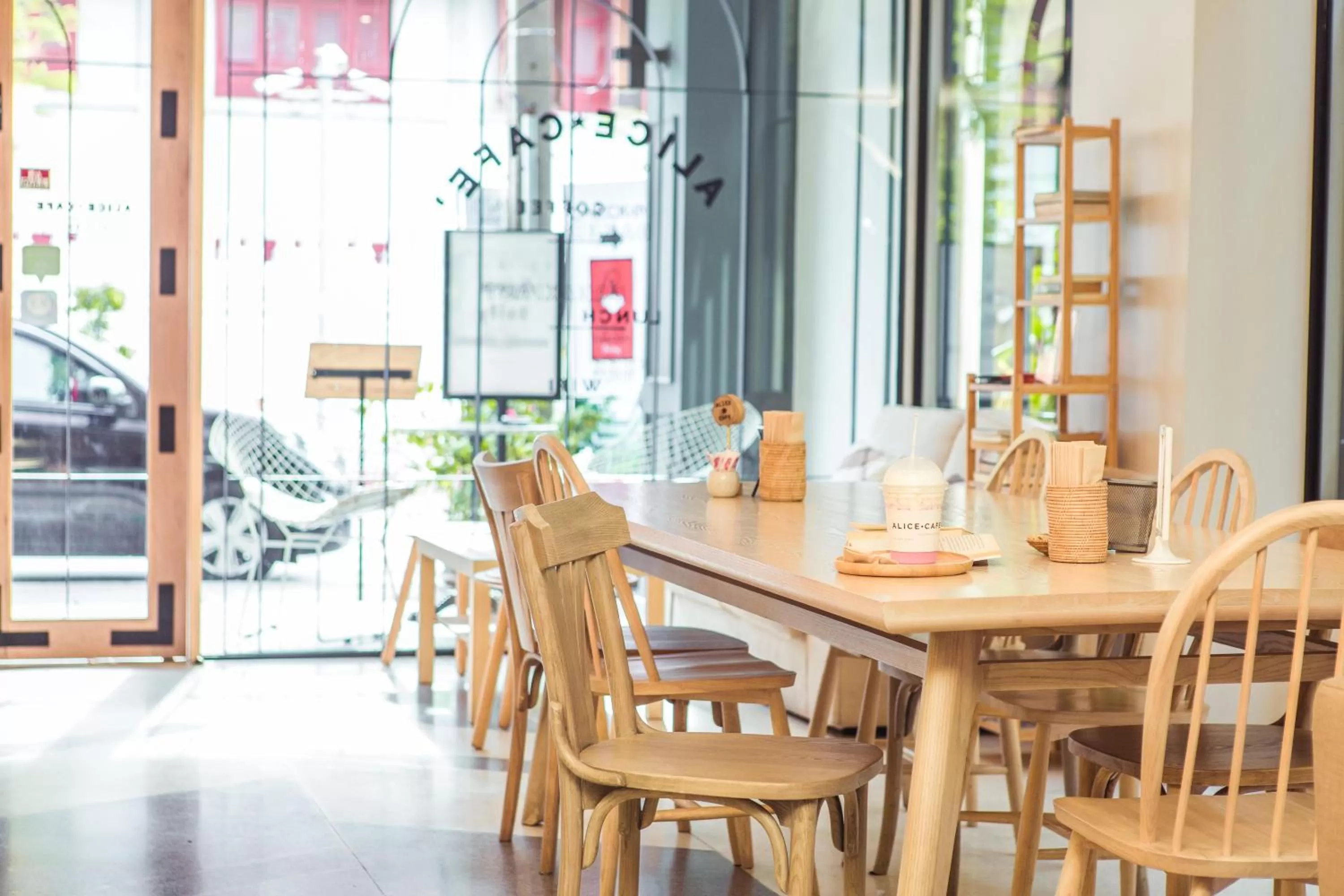 Food and drinks in Feung Nakorn Balcony Rooms and Cafe