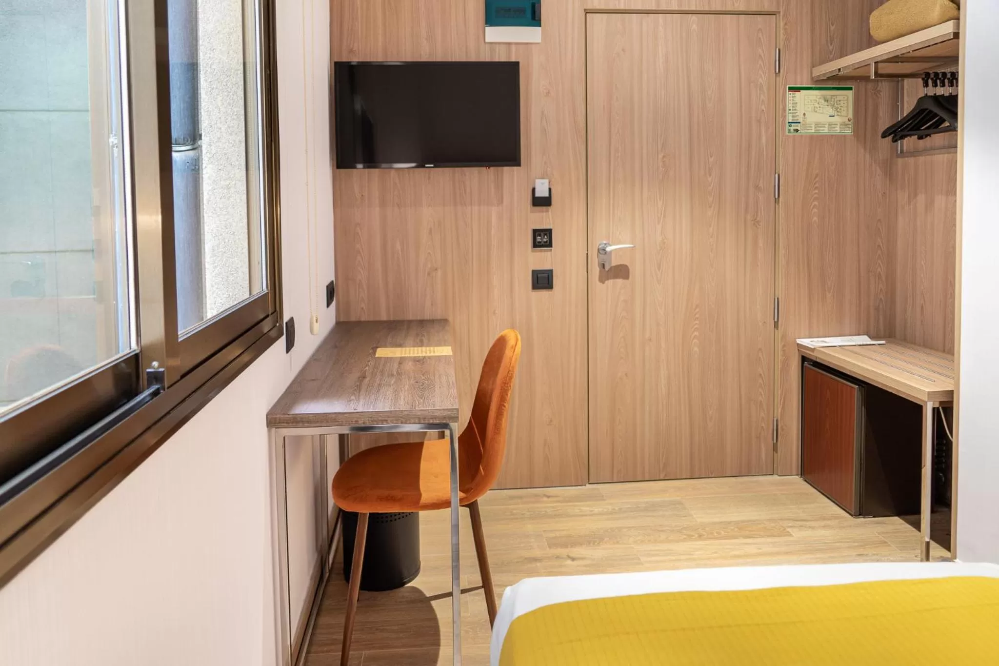 Photo of the whole room in Caledonian