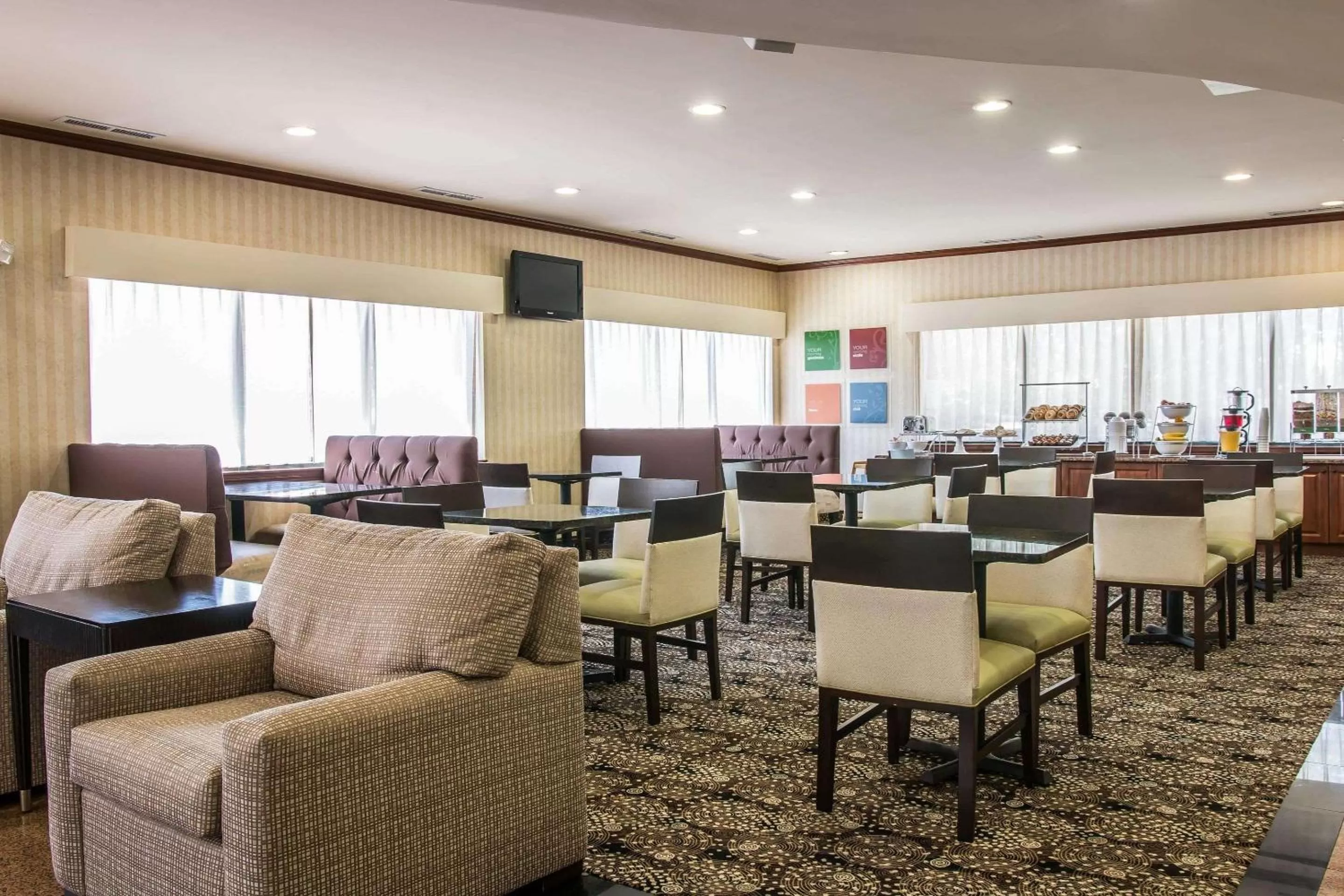 Restaurant/places to eat in Comfort Suites Canton - Detroit