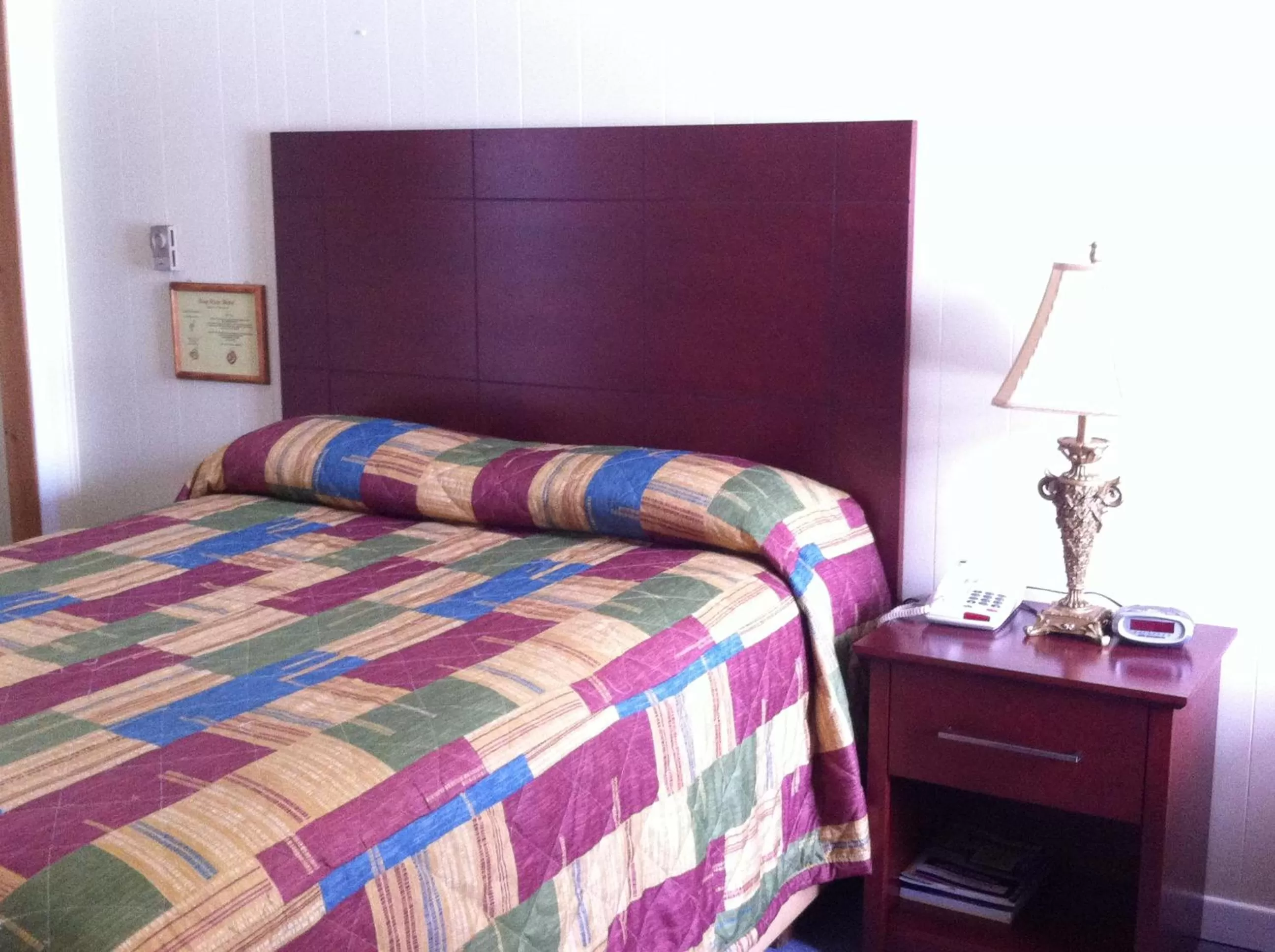 Bed in Deep River Motel