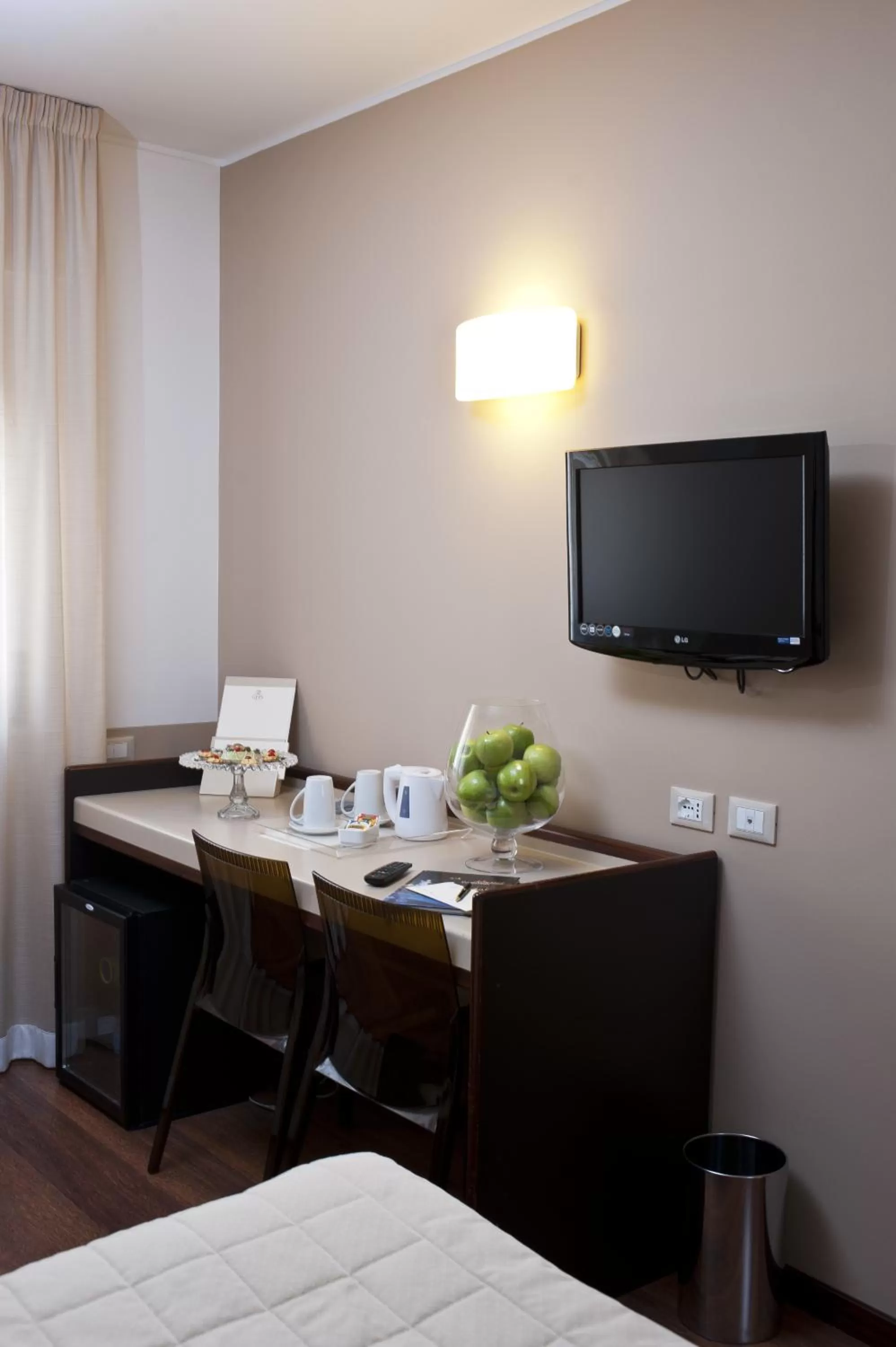 TV and multimedia, Bed in Astoria Palace Hotel