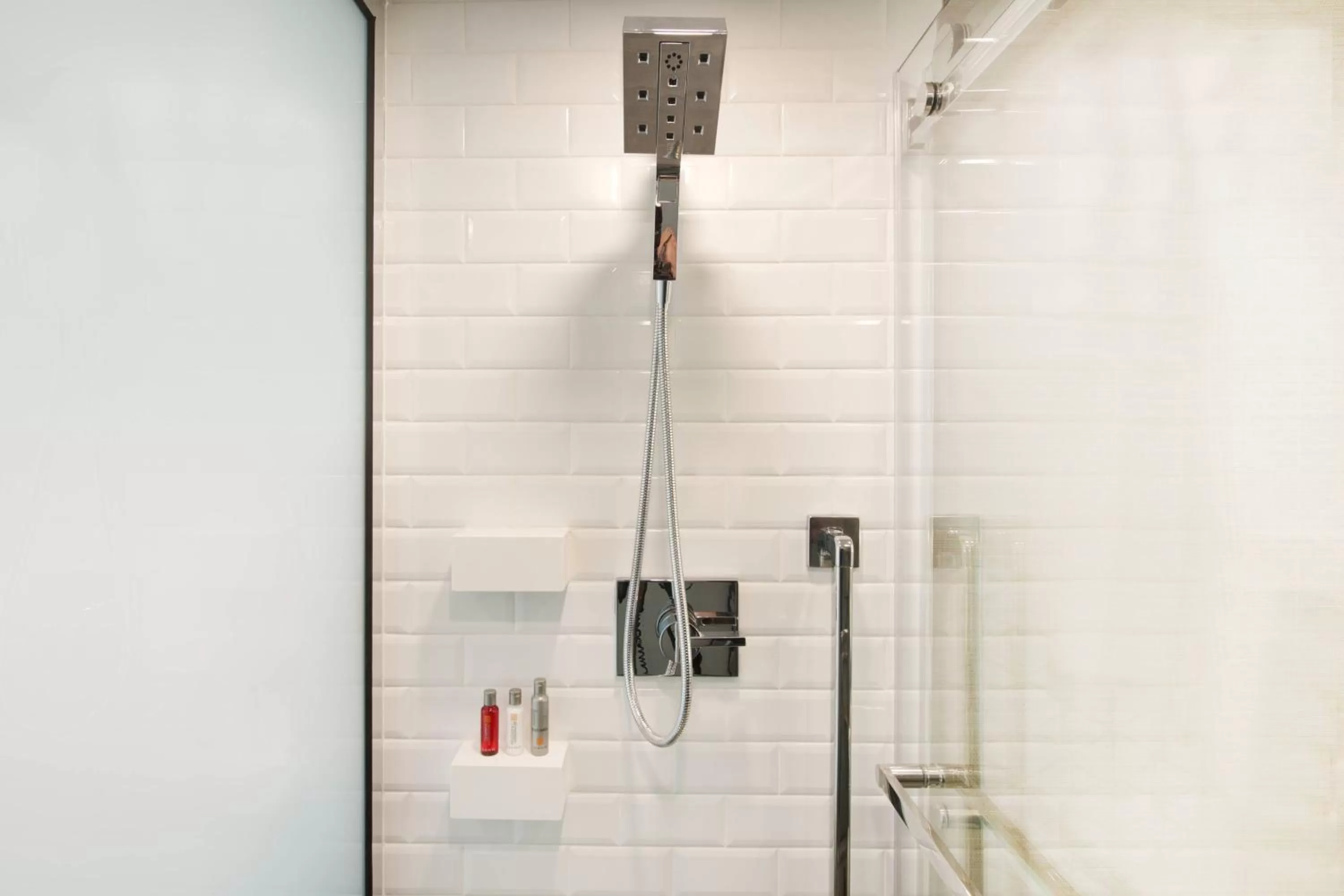 Bathroom in Seattle Airport Marriott