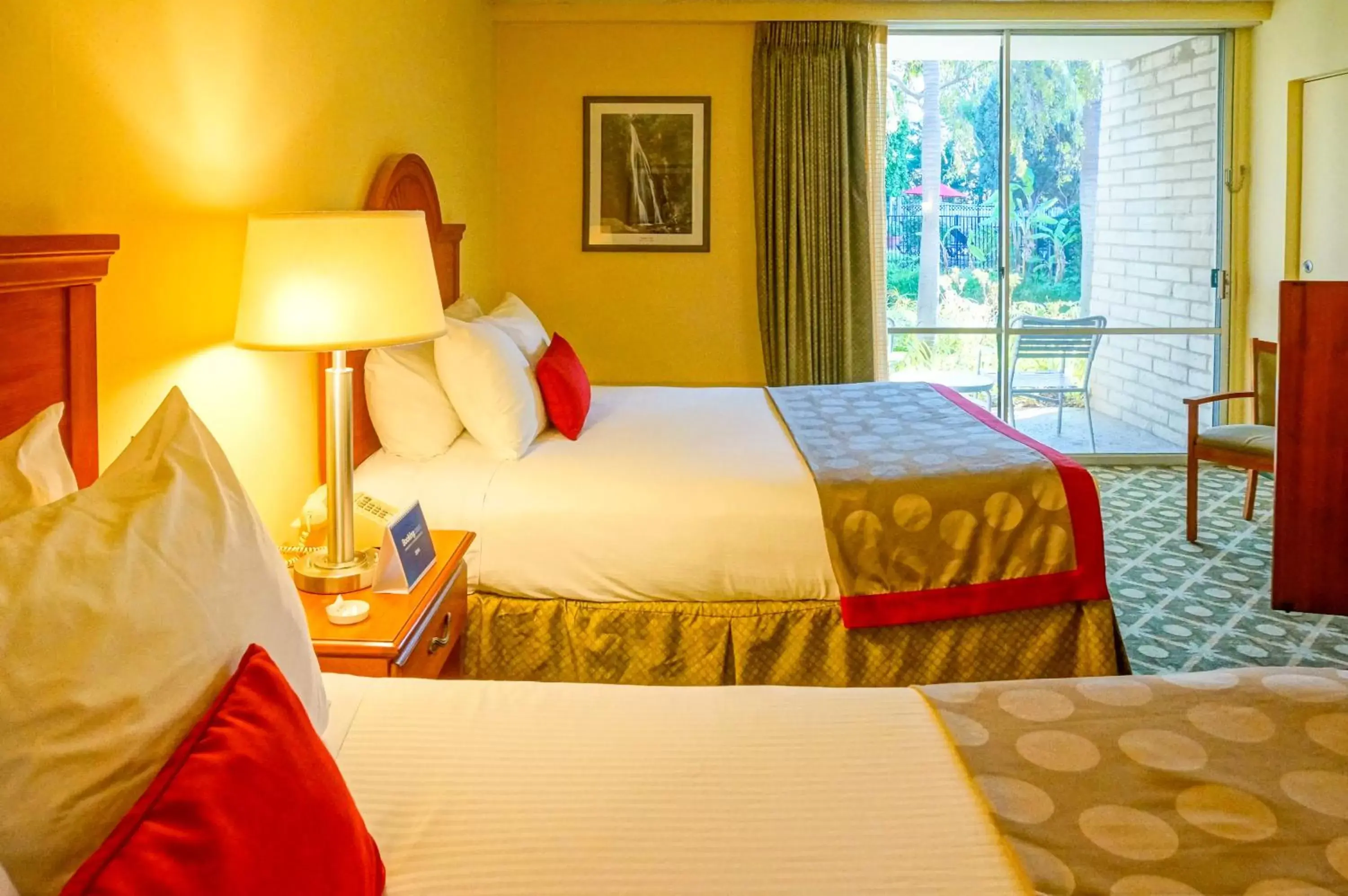 Queen Studio Suite - Mobility/Hearing Impaired Access - Non-Smoking in Ramada by Wyndham Santa Barbara Queen Studio Suite - Mobility/Hearing Impaired Access - Non-Smoking in Ramada by Wyndham Santa Barbara