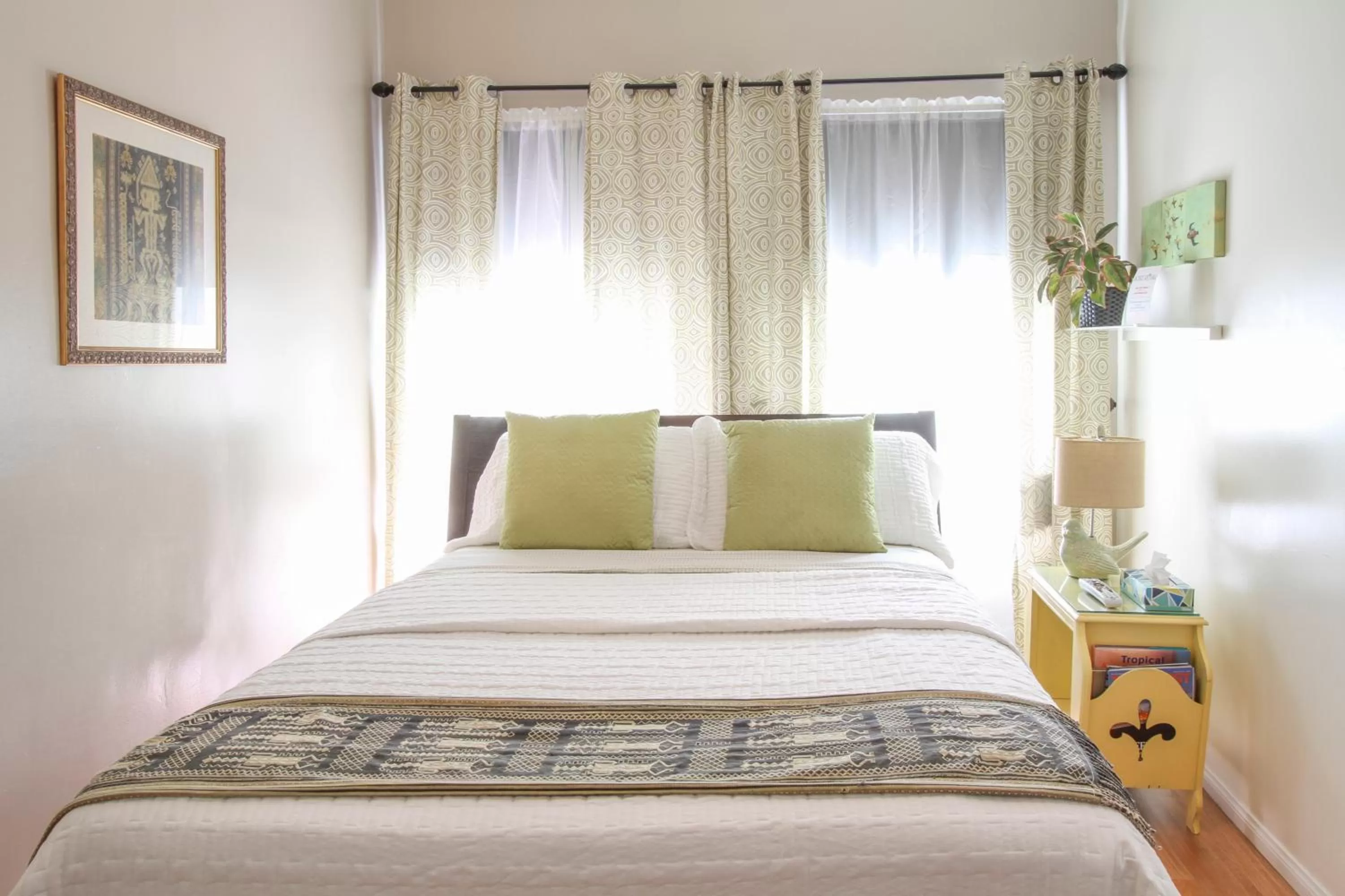 Cozy Queen in Hotel Royal