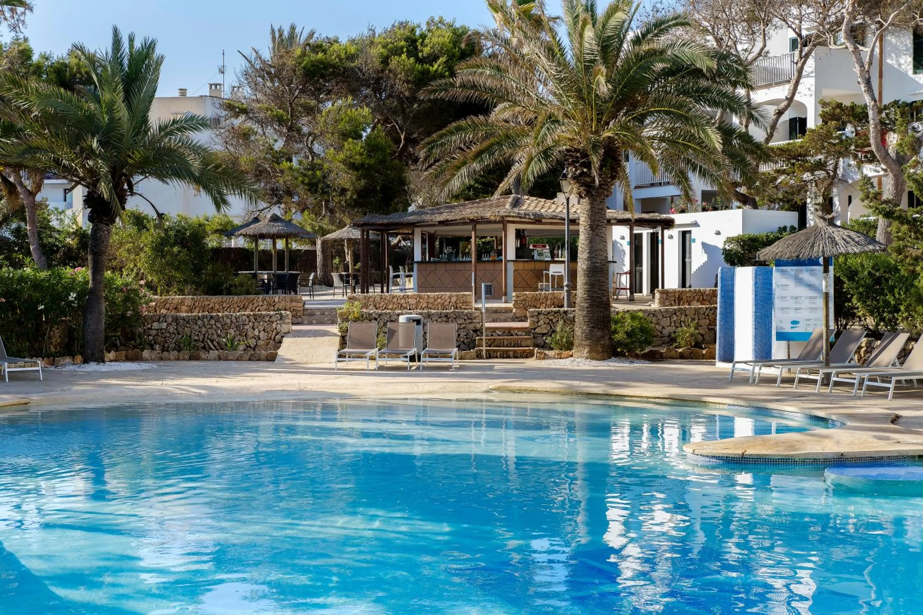 Swimming pool in Alua Suites Las Rocas