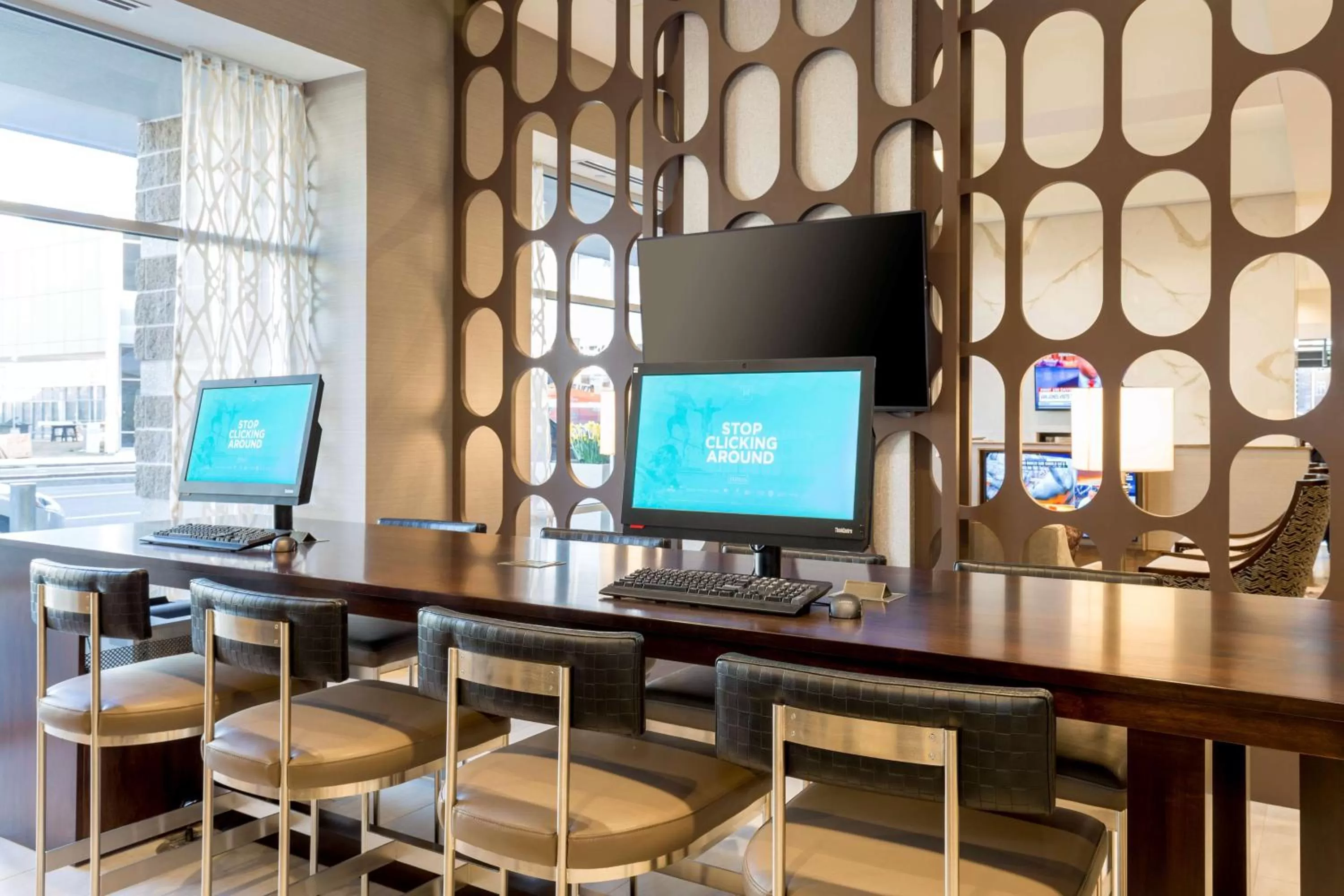 Business facilities in DoubleTree by Hilton Evansville