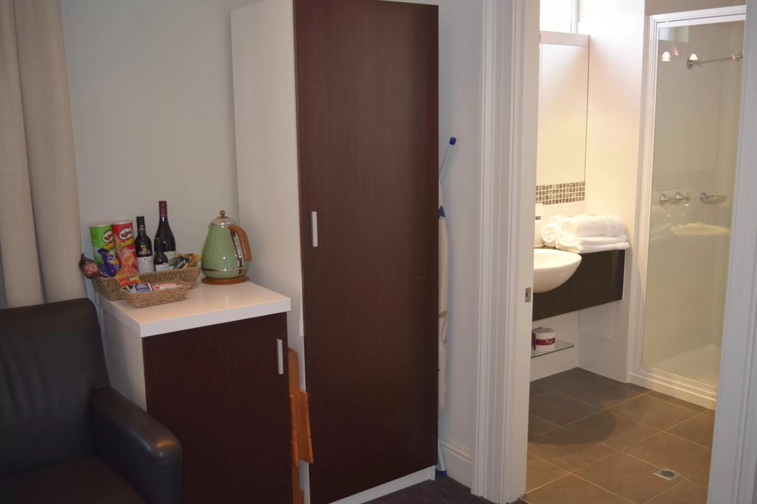 Shower in Auldington Hotel