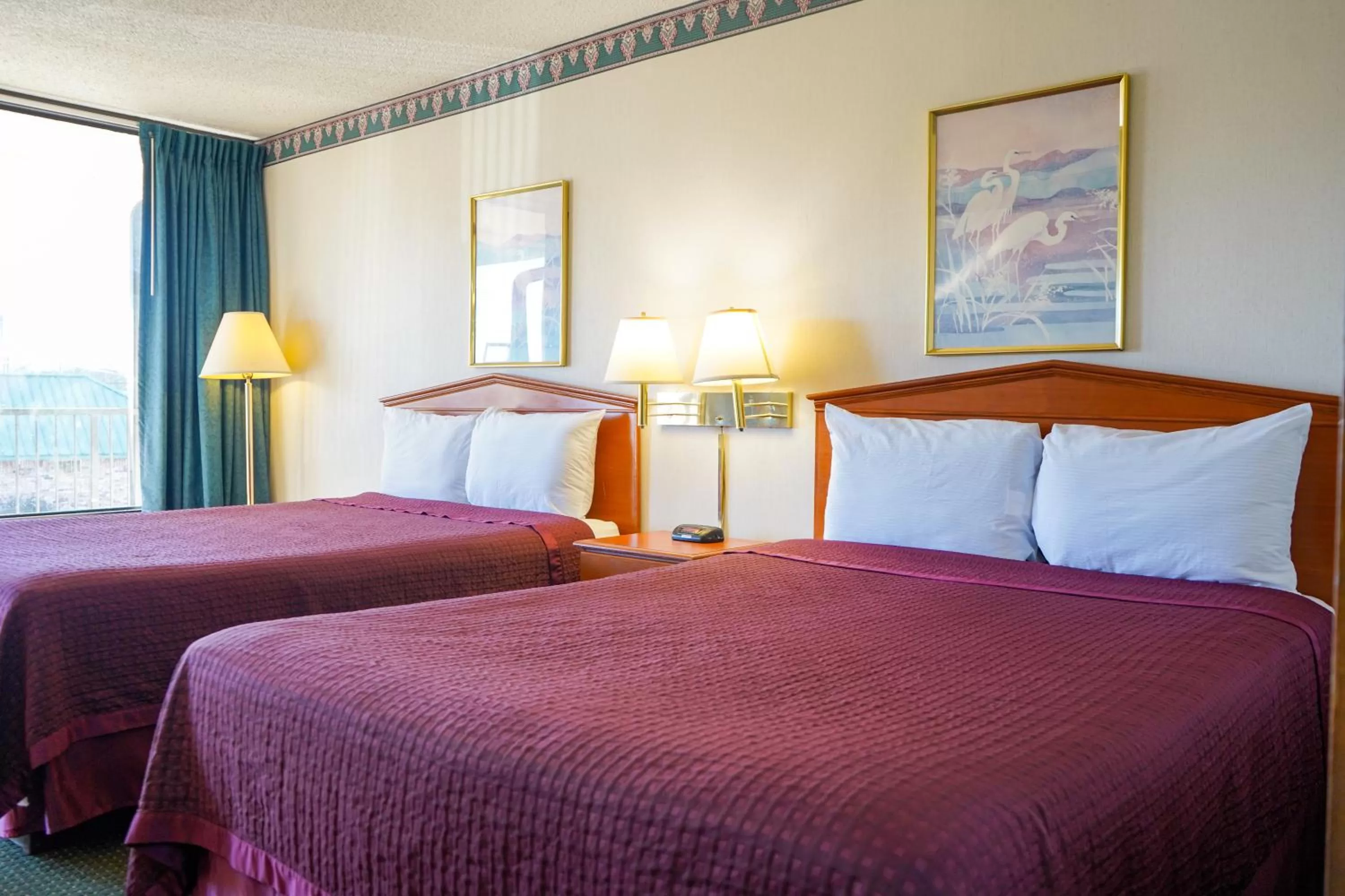 Bed in Sunset Inn Clarksville