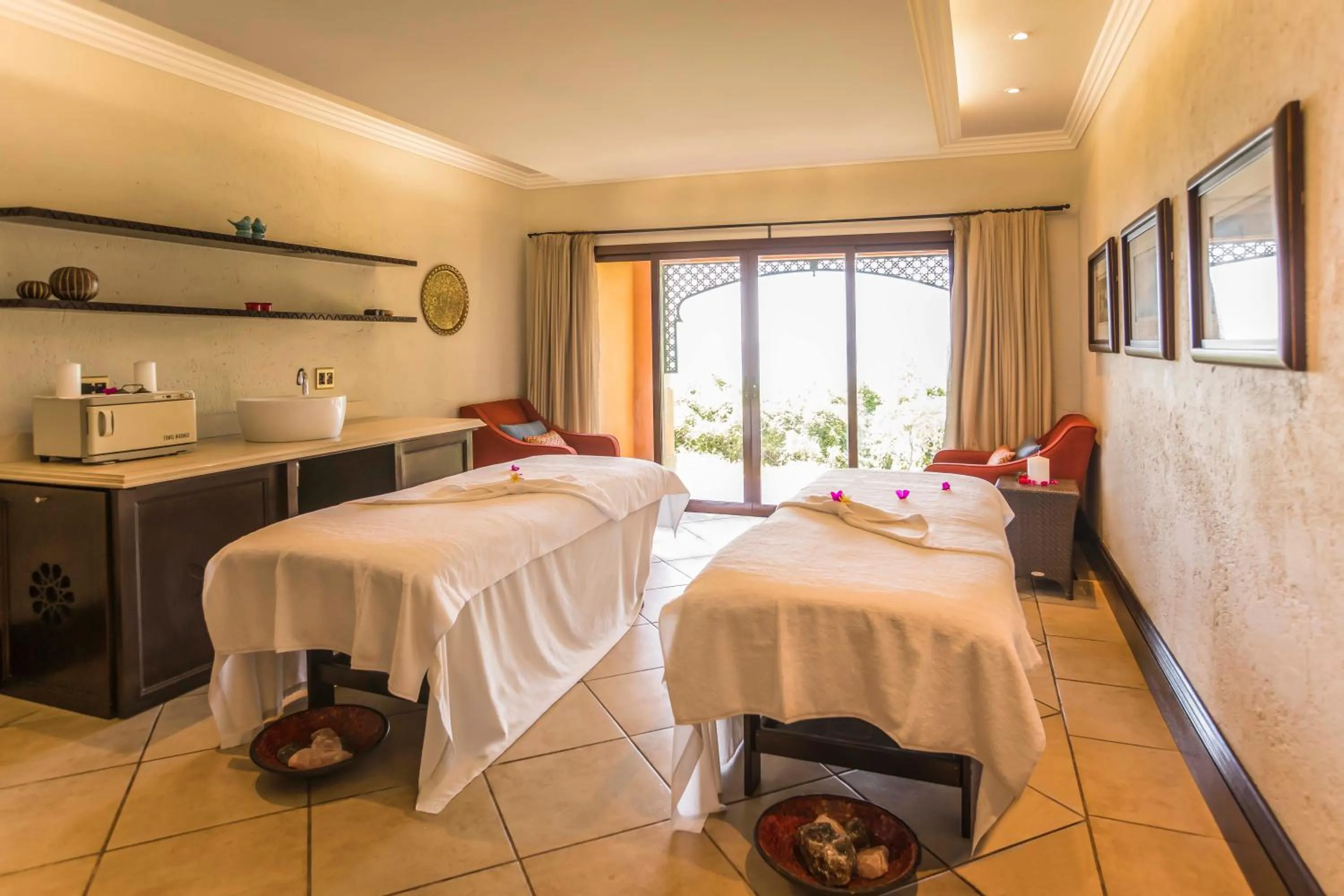 Spa and wellness centre/facilities, Bed in Avani Pemba Beach Hotel