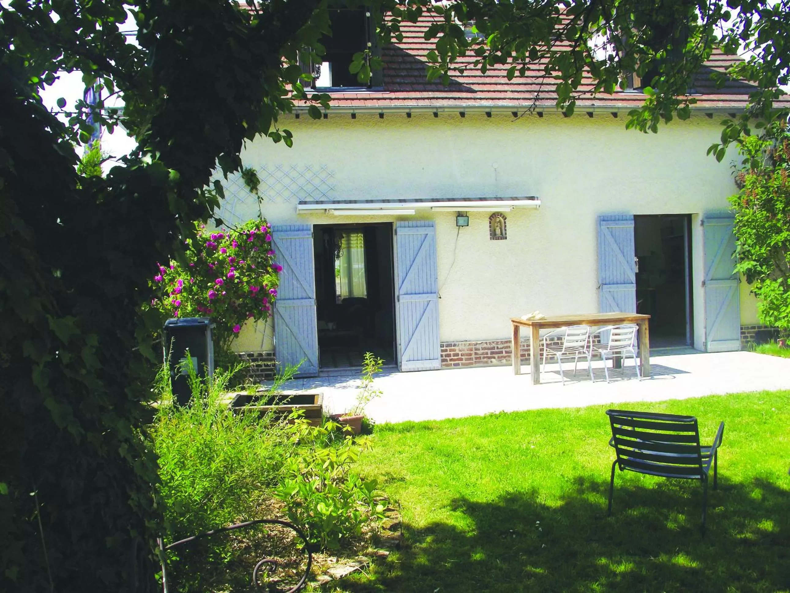 Facade/entrance in Chambre en ville dans un esprit campagne